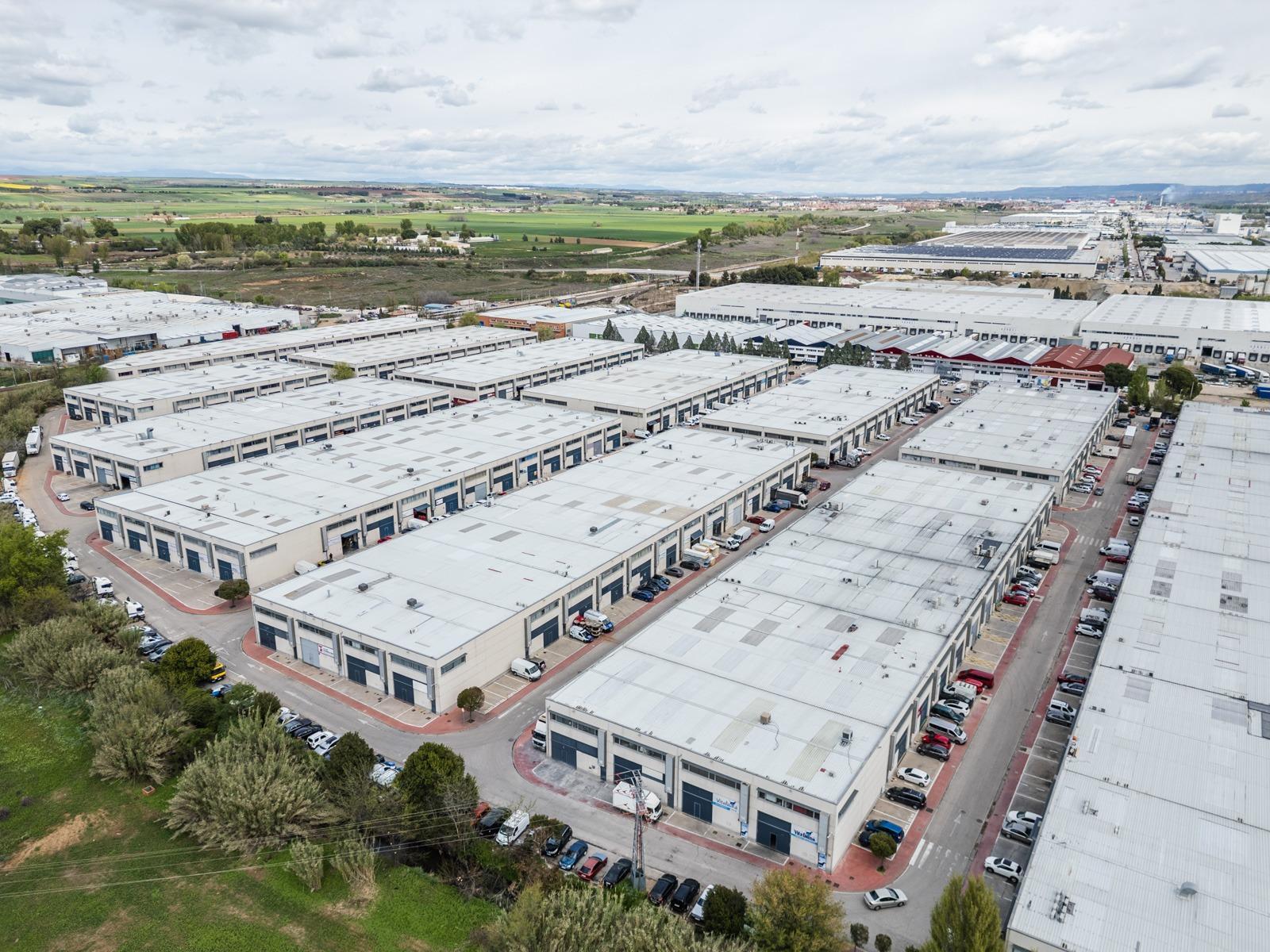 GRAN NAVE INDUSTRIAL EN VENTA EN MECO ? ALTURA, LUZ NATURAL, ACCESOS INMEJORABLES Y PLAZAS DE GARAJE
