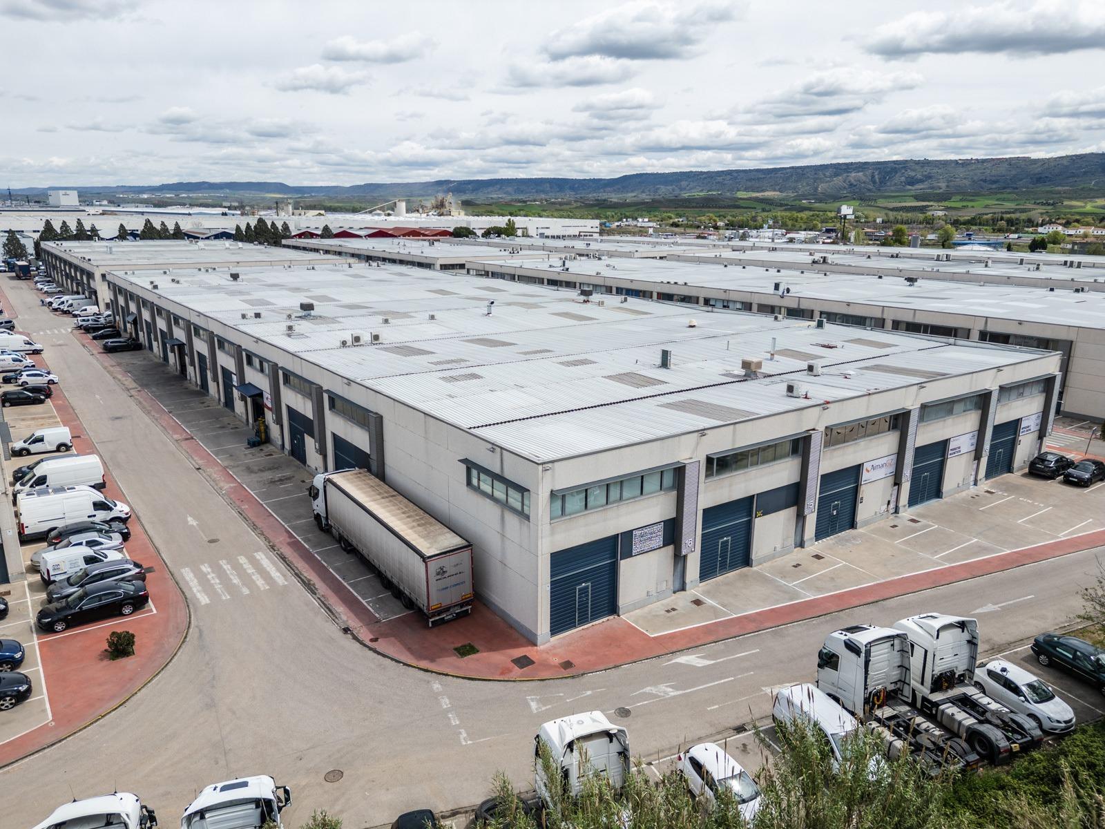 GRAN NAVE INDUSTRIAL EN VENTA EN MECO ? ALTURA, LUZ NATURAL, ACCESOS INMEJORABLES Y PLAZAS DE GARAJE