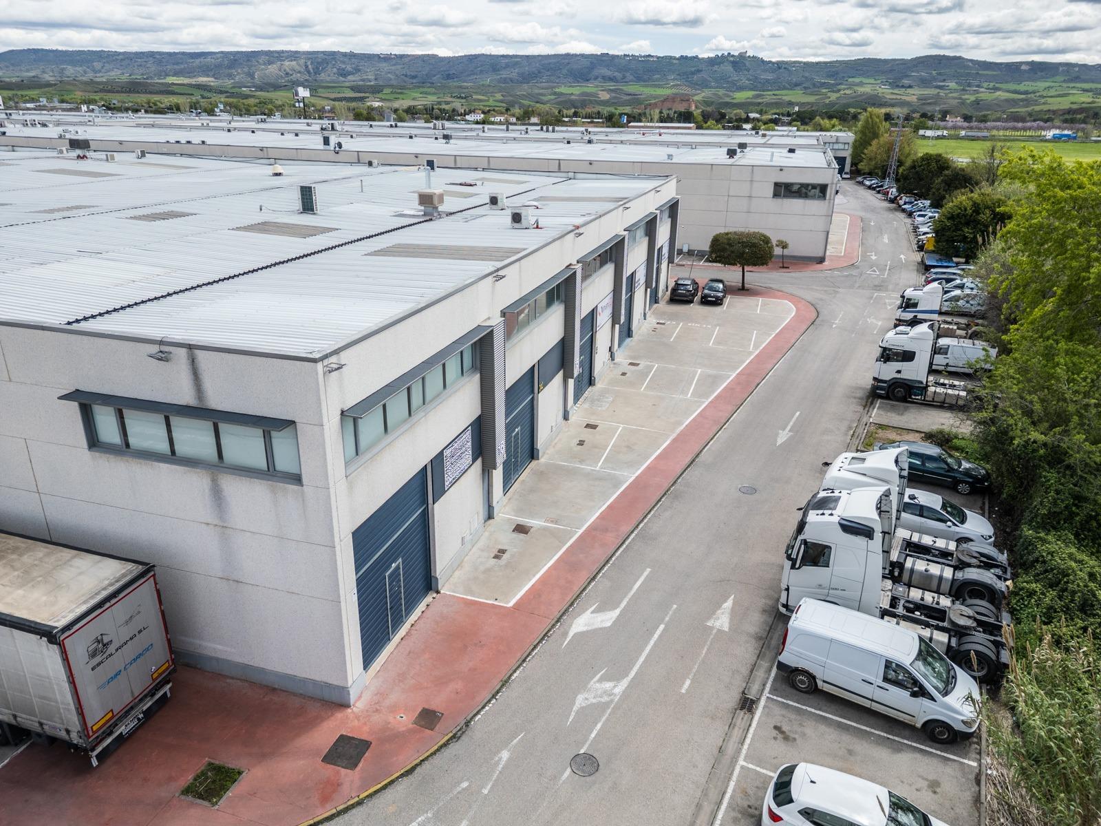GRAN NAVE INDUSTRIAL EN VENTA EN MECO ? ALTURA, LUZ NATURAL, ACCESOS INMEJORABLES Y PLAZAS DE GARAJE