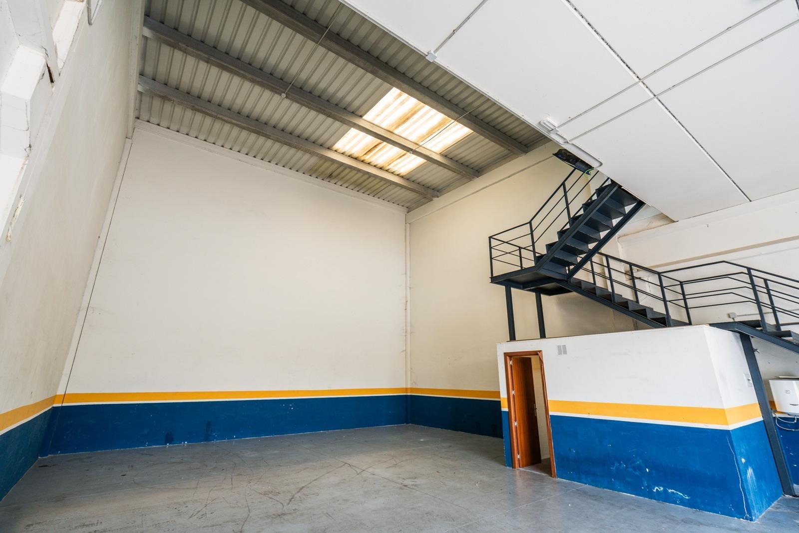 GRAN NAVE INDUSTRIAL EN VENTA EN MECO ? ALTURA, LUZ NATURAL, ACCESOS INMEJORABLES Y PLAZAS DE GARAJE