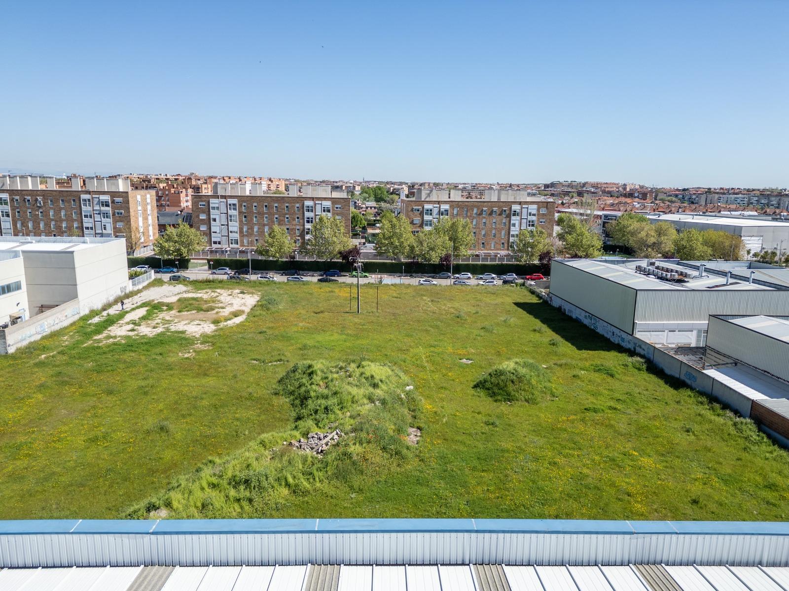 ¡OPORTUNIDAD INVERSORES Y EMPRESAS! Parcela Urbana de 2.627 m² Frente al Núcleo Urbano Ubicación pri