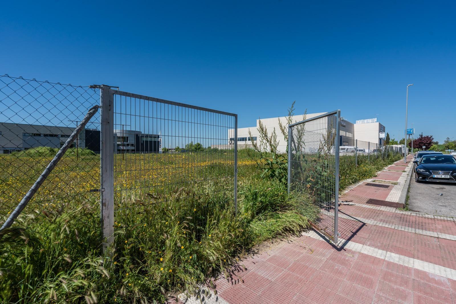 ¡OPORTUNIDAD INVERSORES Y EMPRESAS! Parcela Urbana de 2.627 m² Frente al Núcleo Urbano Ubicación pri