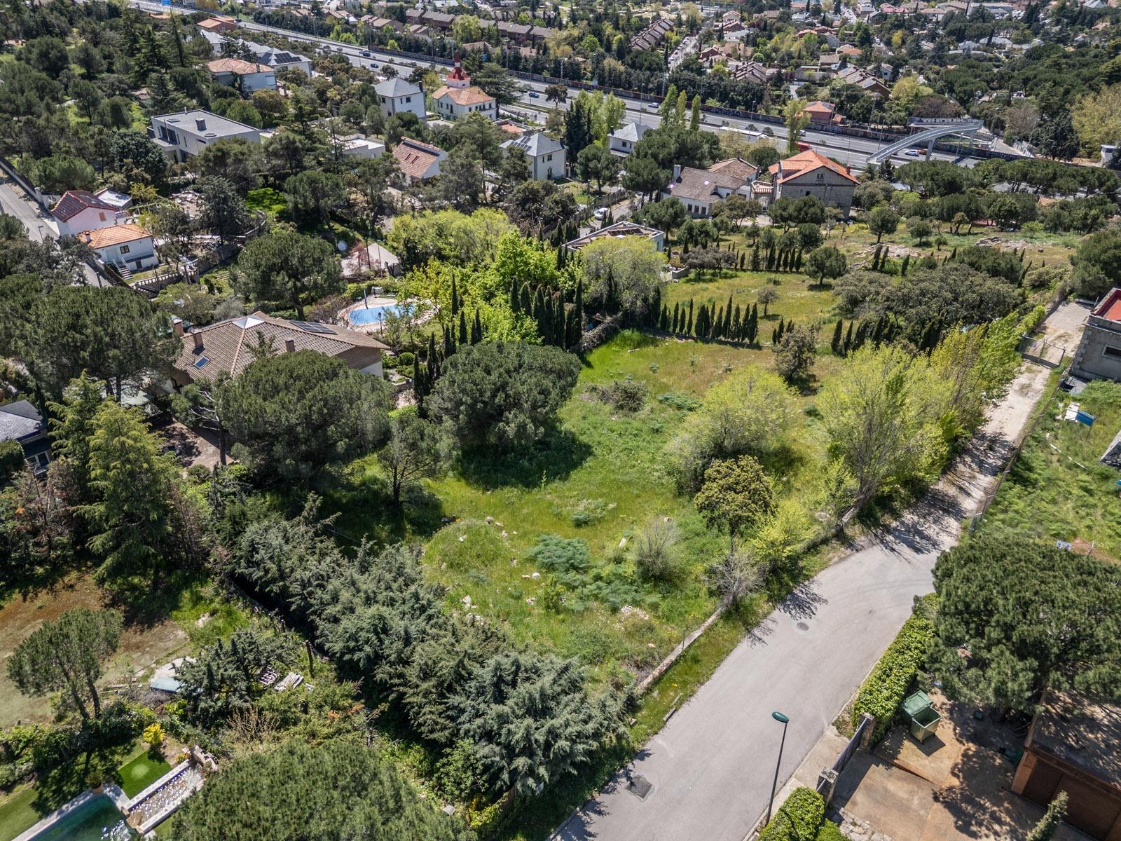 ^**^FABULOSA PARCELA URBANA DE MÁS DE 2.000 M² EN BERZOSILLA, TORRELODONES^**^ Ideal para construir