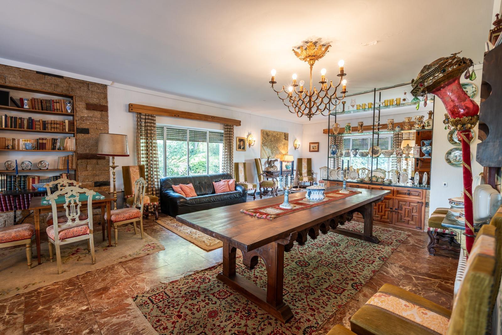 ^^CHALET INDEPENDIENTE EXCLUSIVO SOBRE DOS PARCELAS, JARDÍN DE ENSUEÑO Y PISCINA^^  En una de las ubicaciones más privilegiadas de Collado Villalba se presenta una oportunidad única en el mercado: