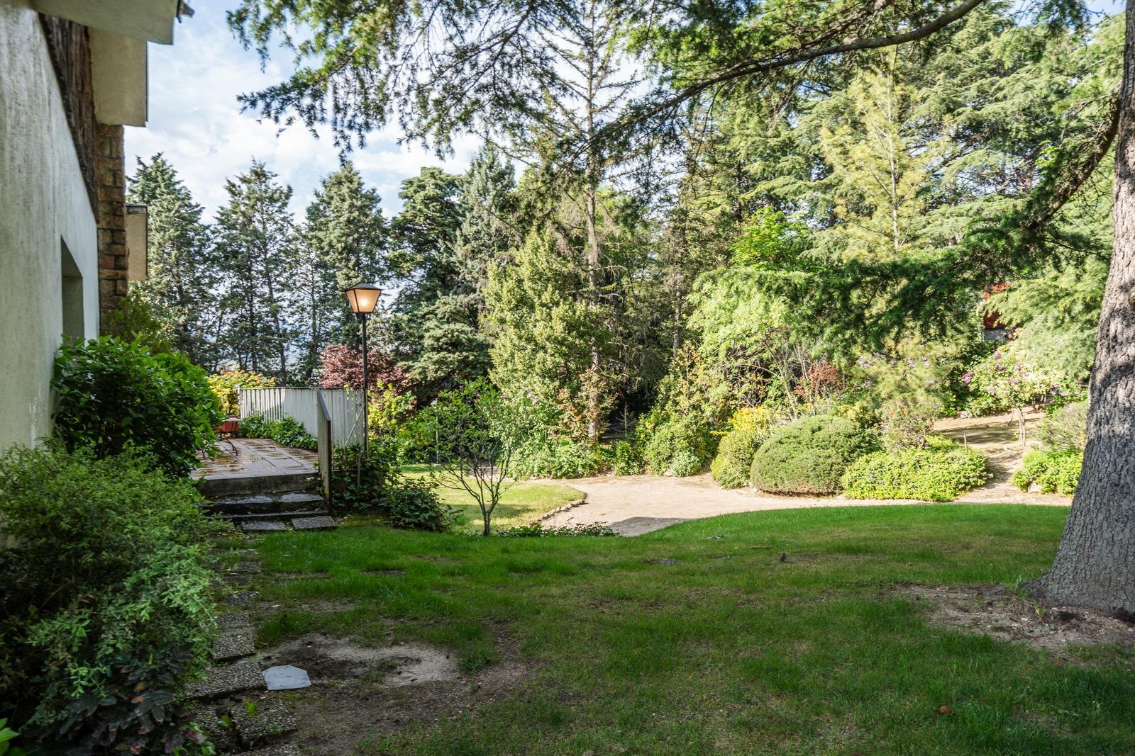 ^^CHALET INDEPENDIENTE EXCLUSIVO SOBRE DOS PARCELAS, JARDÍN DE ENSUEÑO Y PISCINA^^  En una de las ubicaciones más privilegiadas de Collado Villalba se presenta una oportunidad única en el mercado: