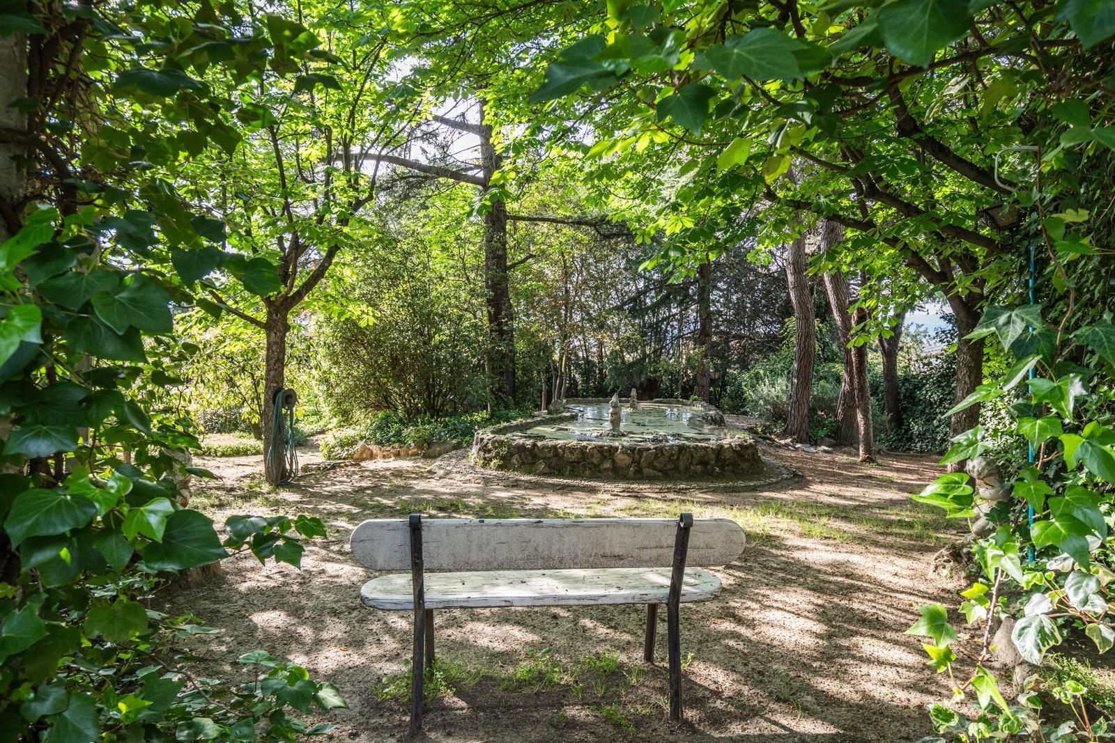 ^^CHALET INDEPENDIENTE EXCLUSIVO SOBRE DOS PARCELAS, JARDÍN DE ENSUEÑO Y PISCINA^^  En una de las ubicaciones más privilegiadas de Collado Villalba se presenta una oportunidad única en el mercado: