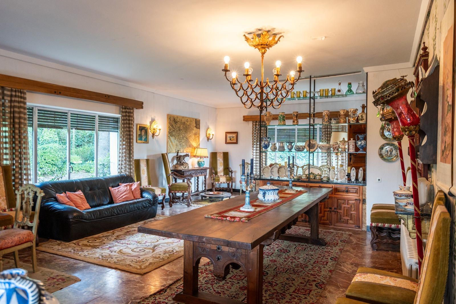 ^^CHALET INDEPENDIENTE EXCLUSIVO SOBRE DOS PARCELAS, JARDÍN DE ENSUEÑO Y PISCINA^^  En una de las ubicaciones más privilegiadas de Collado Villalba se presenta una oportunidad única en el mercado: