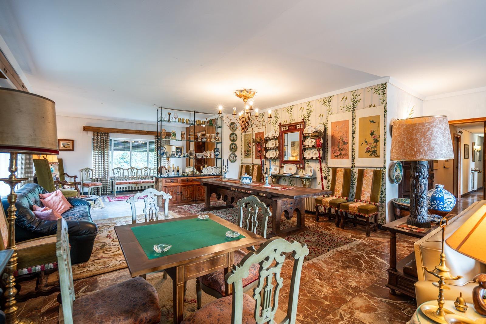 ^^CHALET INDEPENDIENTE EXCLUSIVO SOBRE DOS PARCELAS, JARDÍN DE ENSUEÑO Y PISCINA^^  En una de las ubicaciones más privilegiadas de Collado Villalba se presenta una oportunidad única en el mercado: