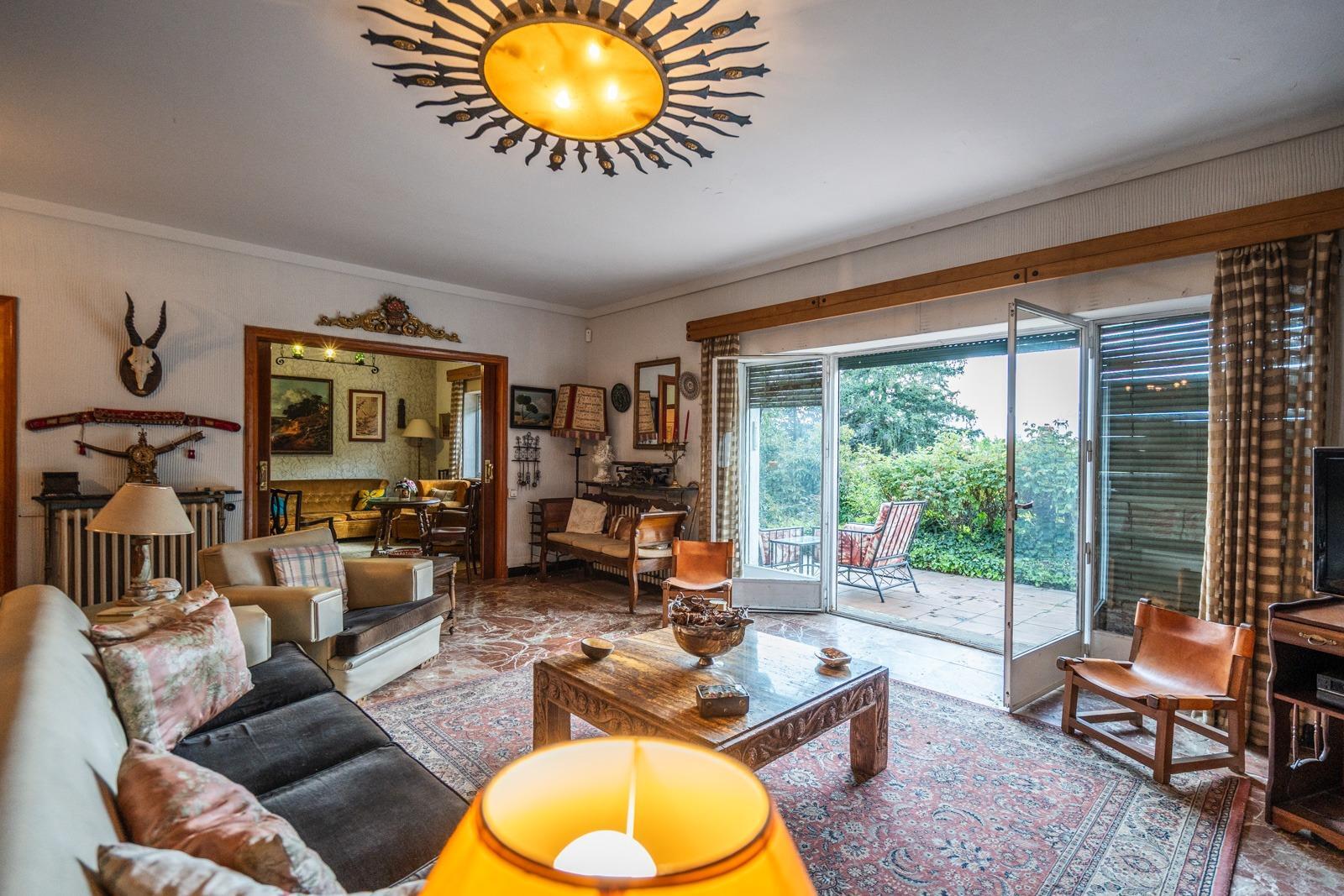 ^^CHALET INDEPENDIENTE EXCLUSIVO SOBRE DOS PARCELAS, JARDÍN DE ENSUEÑO Y PISCINA^^  En una de las ubicaciones más privilegiadas de Collado Villalba se presenta una oportunidad única en el mercado: