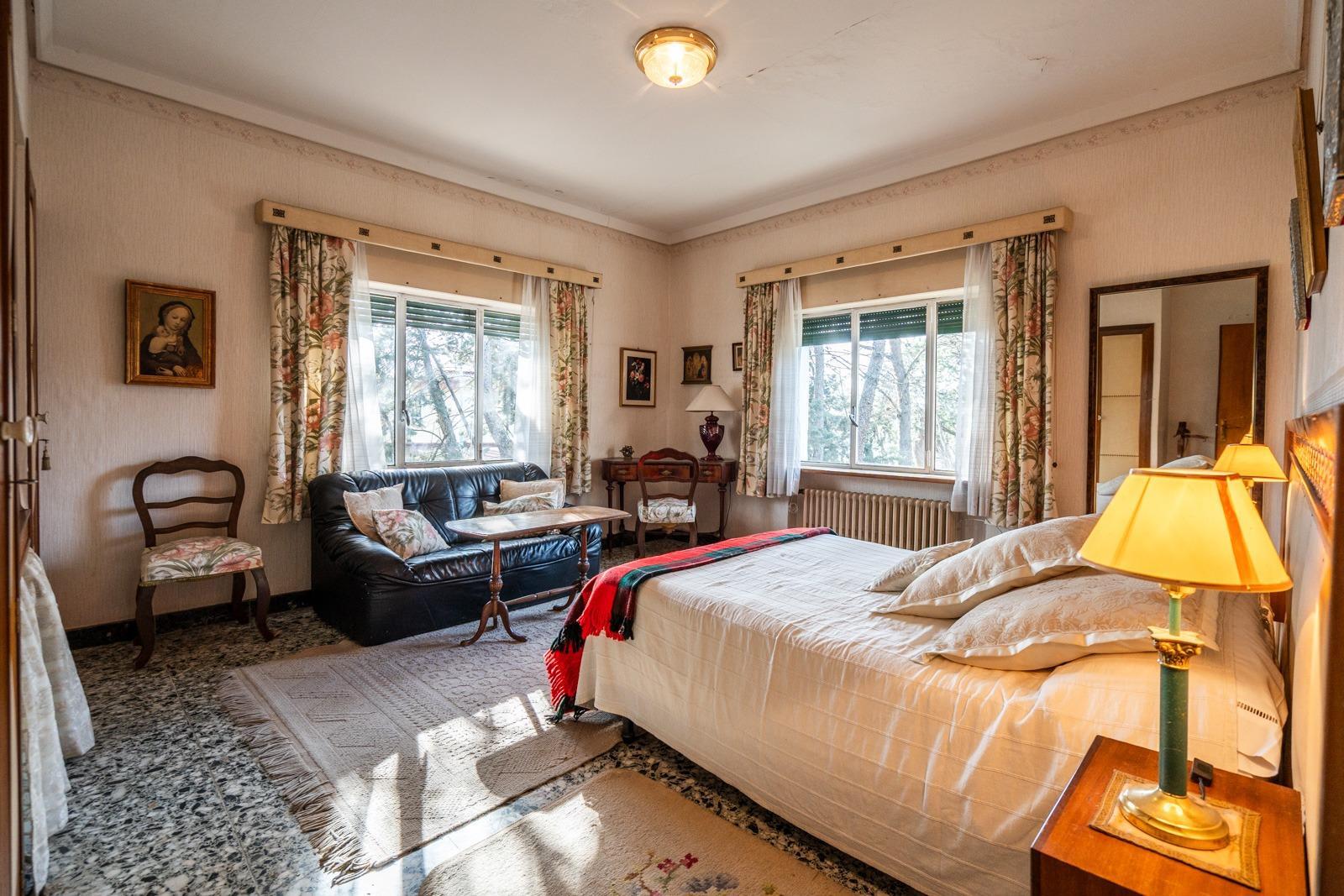 ^^CHALET INDEPENDIENTE EXCLUSIVO SOBRE DOS PARCELAS, JARDÍN DE ENSUEÑO Y PISCINA^^  En una de las ubicaciones más privilegiadas de Collado Villalba se presenta una oportunidad única en el mercado: