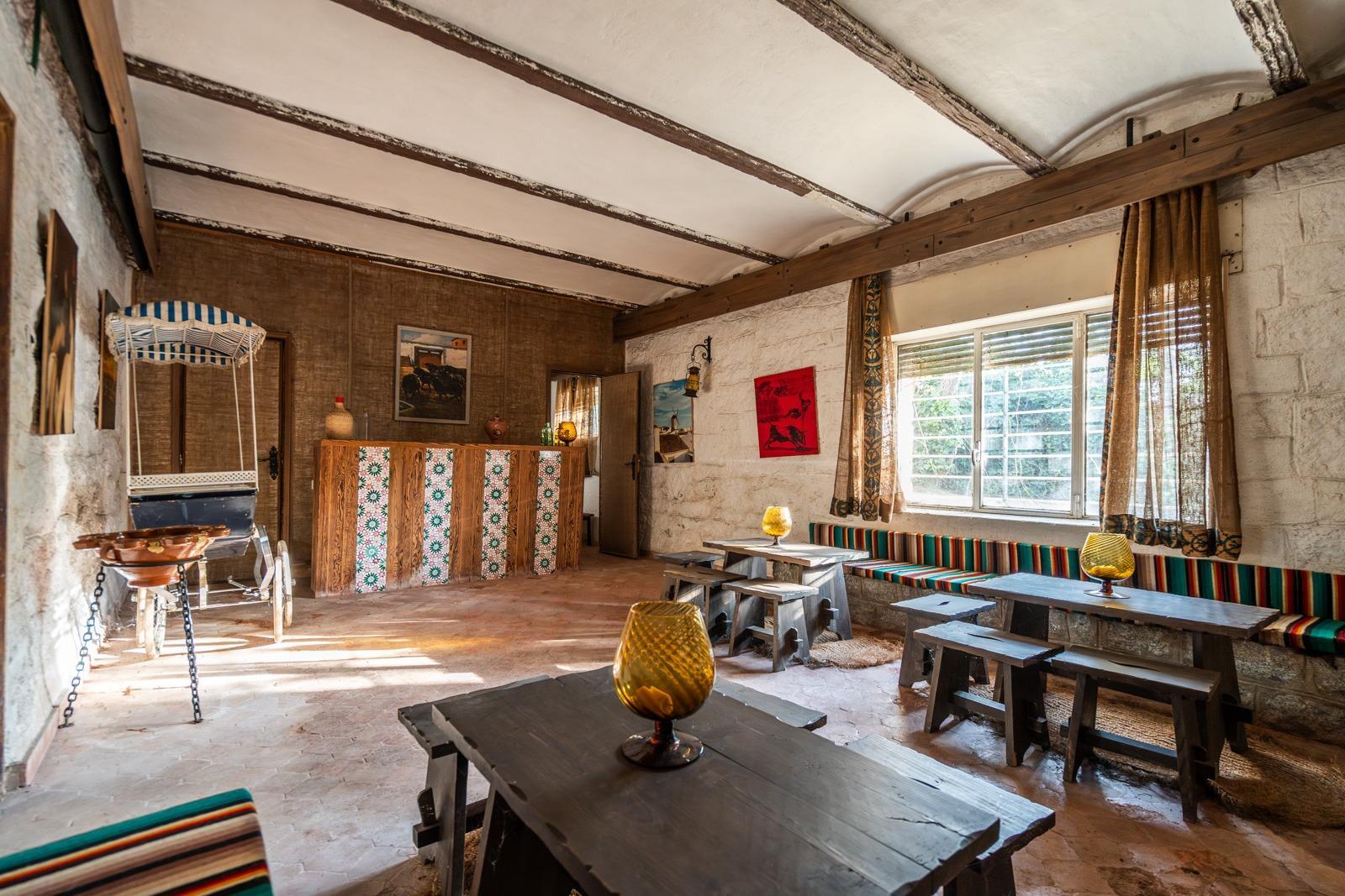^^CHALET INDEPENDIENTE EXCLUSIVO SOBRE DOS PARCELAS, JARDÍN DE ENSUEÑO Y PISCINA^^  En una de las ubicaciones más privilegiadas de Collado Villalba se presenta una oportunidad única en el mercado: