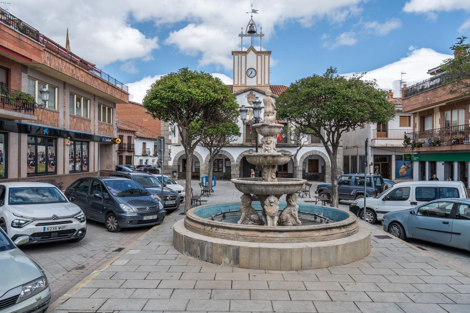 ^**^VIVIENDA UNIFAMILIAR REPRESENTATIVA EN PLENO CENTRO DE EL TIEMBLO ? PLAZA DEL AYUNTAMIENTO^**^ ¡