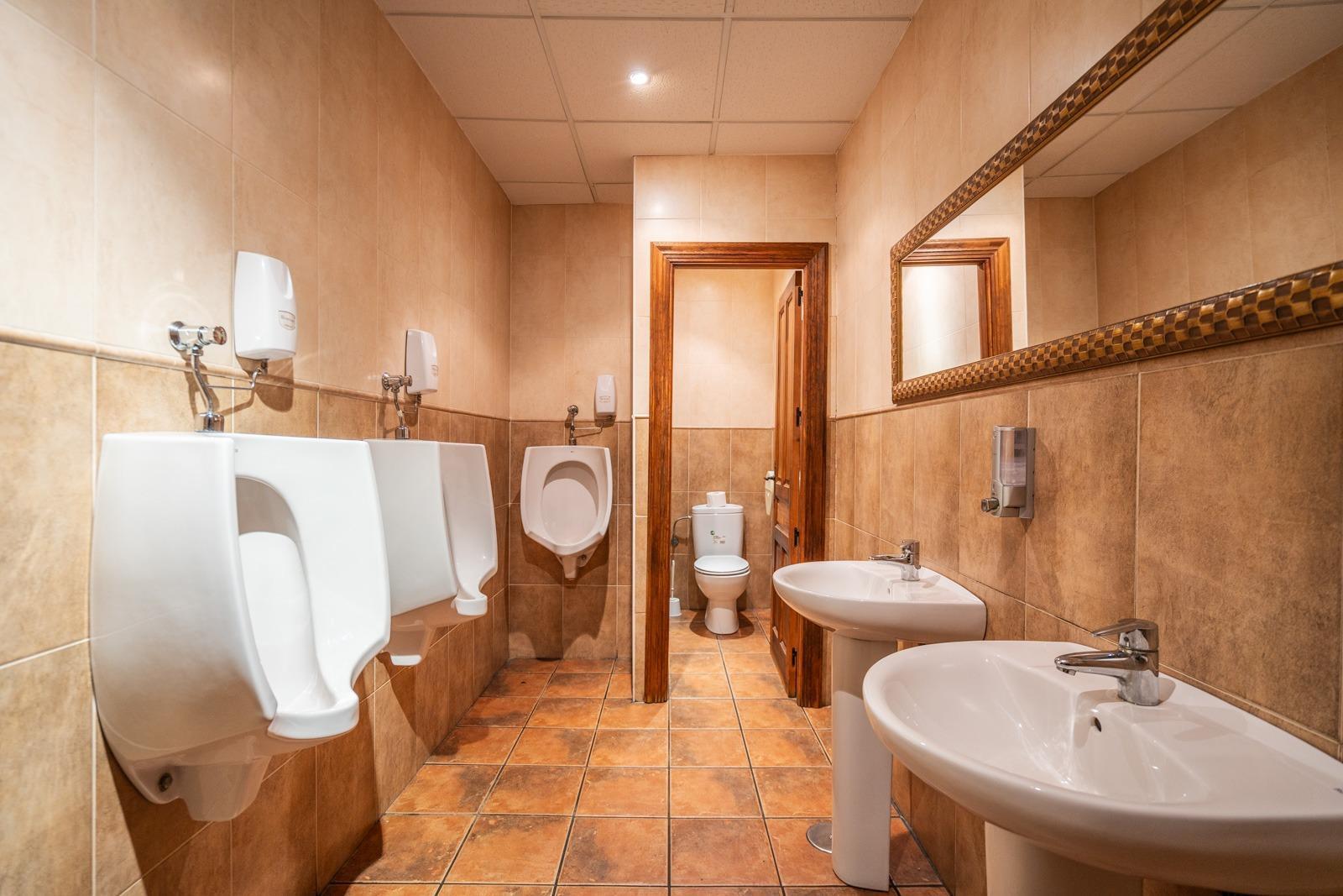 ^**^NAVE COMERCIAL DE 270 M2 CON ALTAS PRESTACIONES EN ZONA ESTRATÉGICA DE MADRID^**^ Increíble opor