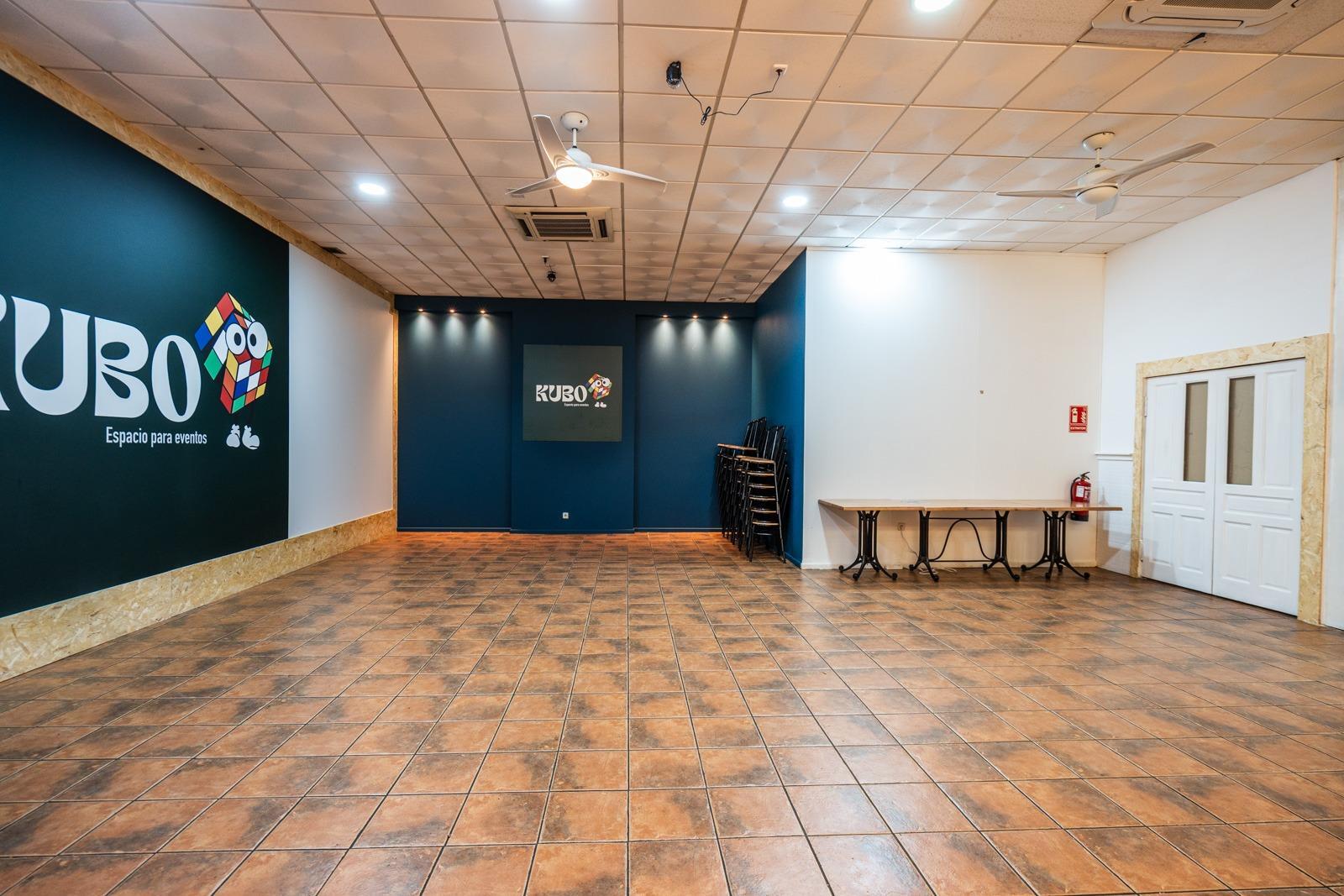 ^**^NAVE COMERCIAL DE 270 M2 CON ALTAS PRESTACIONES EN ZONA ESTRATÉGICA DE MADRID^**^ Increíble opor