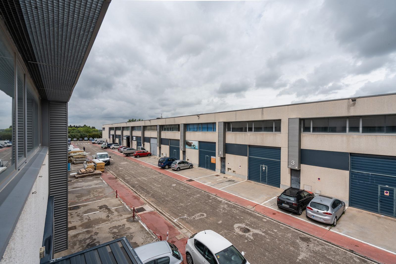 ^**^NAVE COMERCIAL DE 270 M2 CON ALTAS PRESTACIONES EN ZONA ESTRATÉGICA DE MADRID^**^ Increíble opor