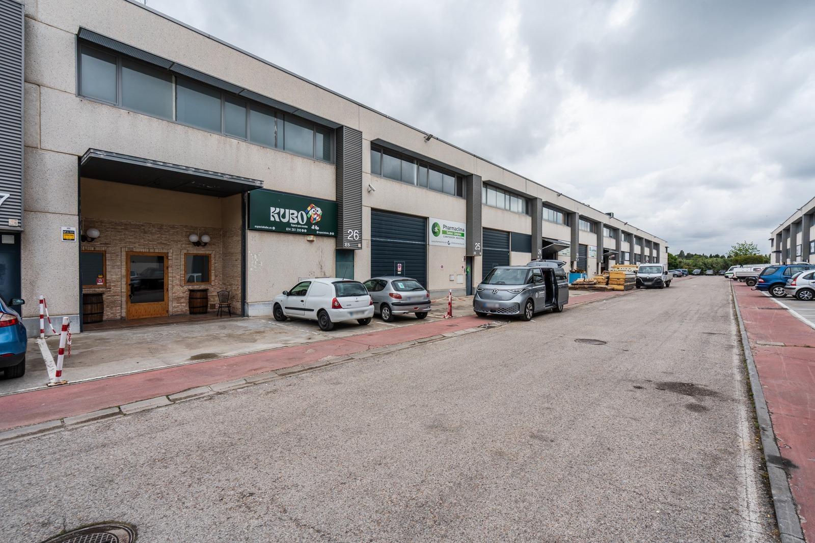 ^**^NAVE COMERCIAL DE 270 M2 CON ALTAS PRESTACIONES EN ZONA ESTRATÉGICA DE MADRID^**^ Increíble opor
