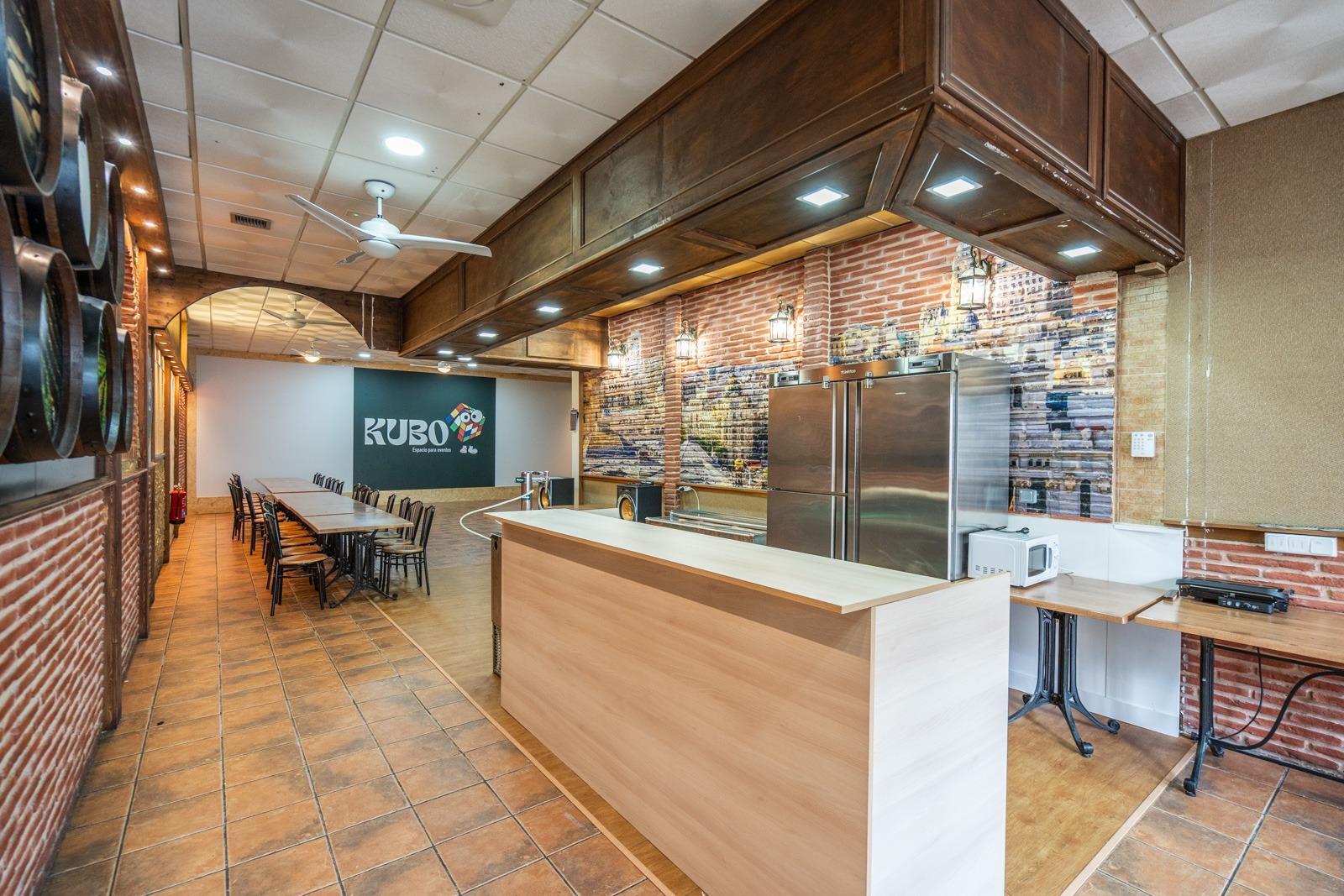 ^**^NAVE COMERCIAL DE 270 M2 CON ALTAS PRESTACIONES EN ZONA ESTRATÉGICA DE MADRID^**^ Increíble opor