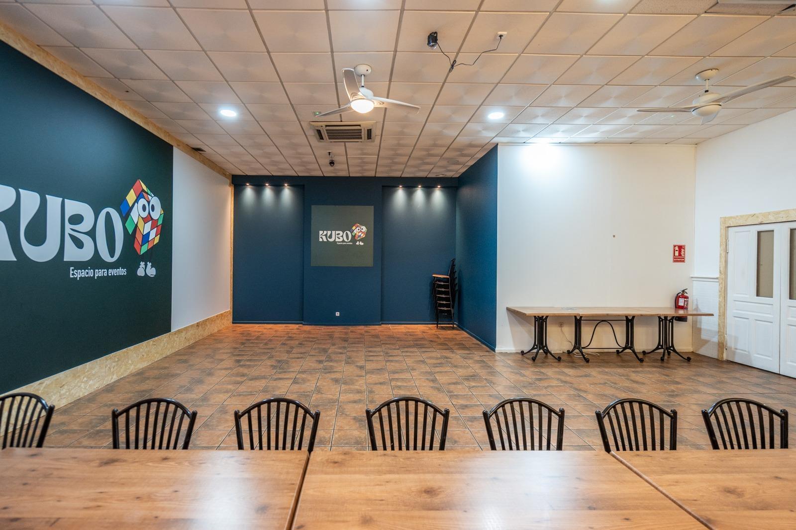 ^**^NAVE COMERCIAL DE 270 M2 CON ALTAS PRESTACIONES EN ZONA ESTRATÉGICA DE MADRID^**^ Increíble opor