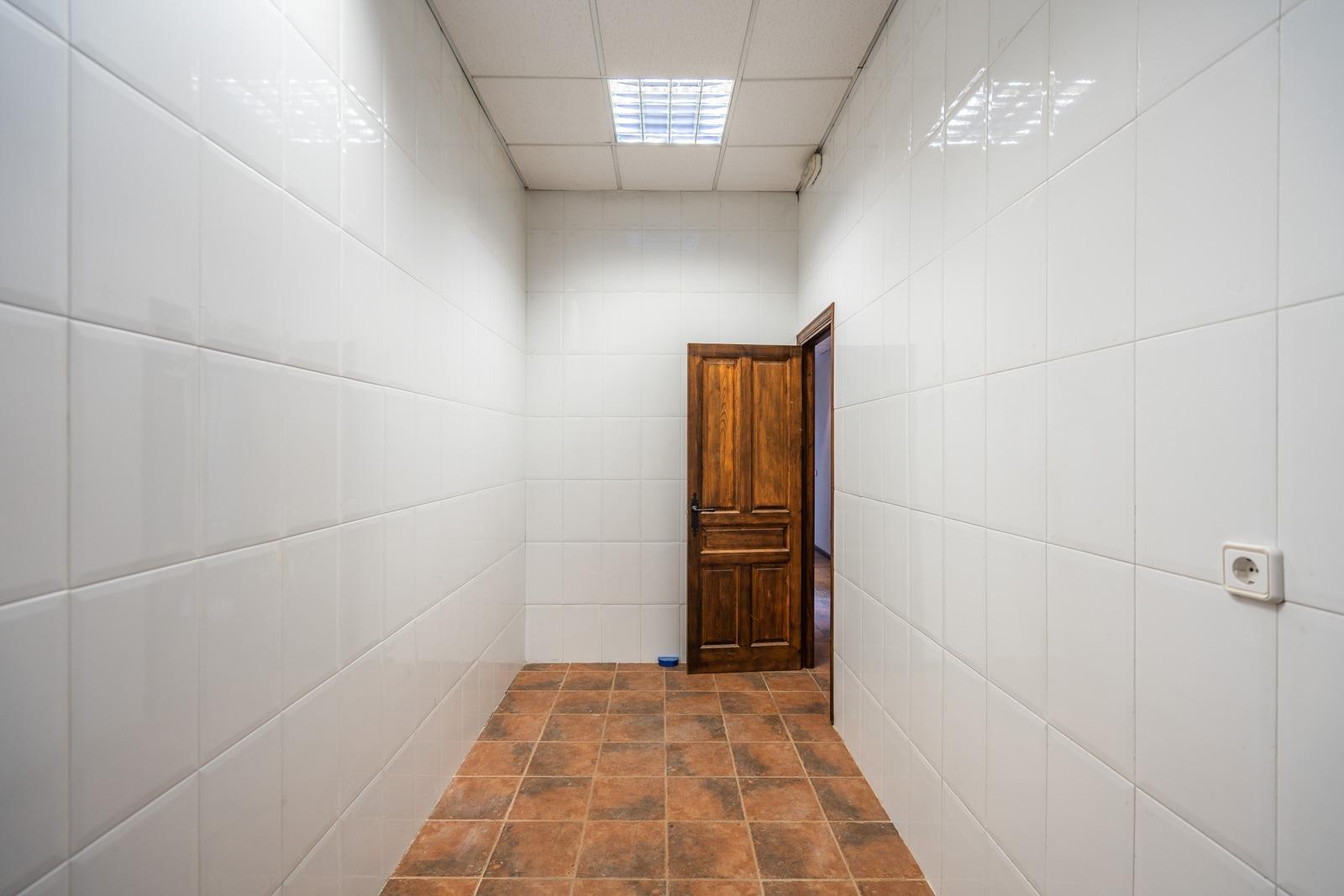 ^**^NAVE COMERCIAL DE 270 M2 CON ALTAS PRESTACIONES EN ZONA ESTRATÉGICA DE MADRID^**^ Increíble opor