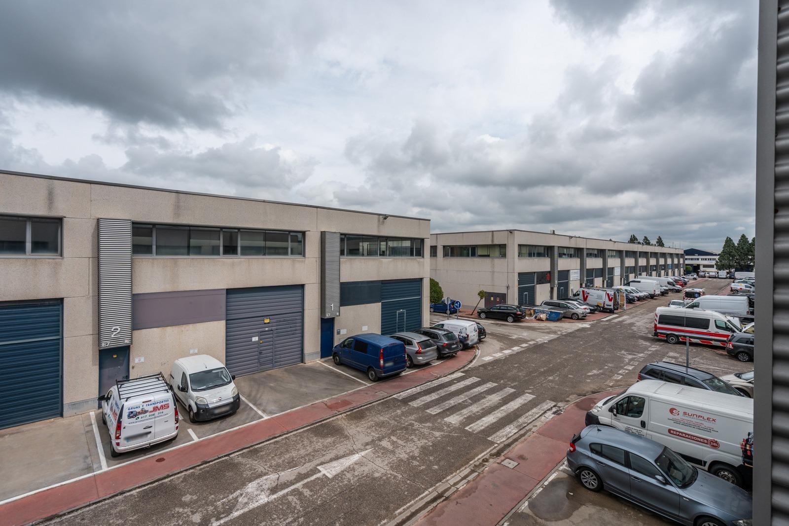^**^NAVE COMERCIAL DE 270 M2 CON ALTAS PRESTACIONES EN ZONA ESTRATÉGICA DE MADRID^**^ Increíble opor