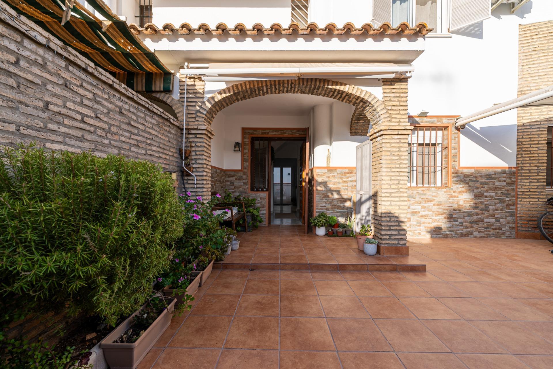 Adosado Tríplex de 4 dormitorios, 3 baños de 260 m2!!!