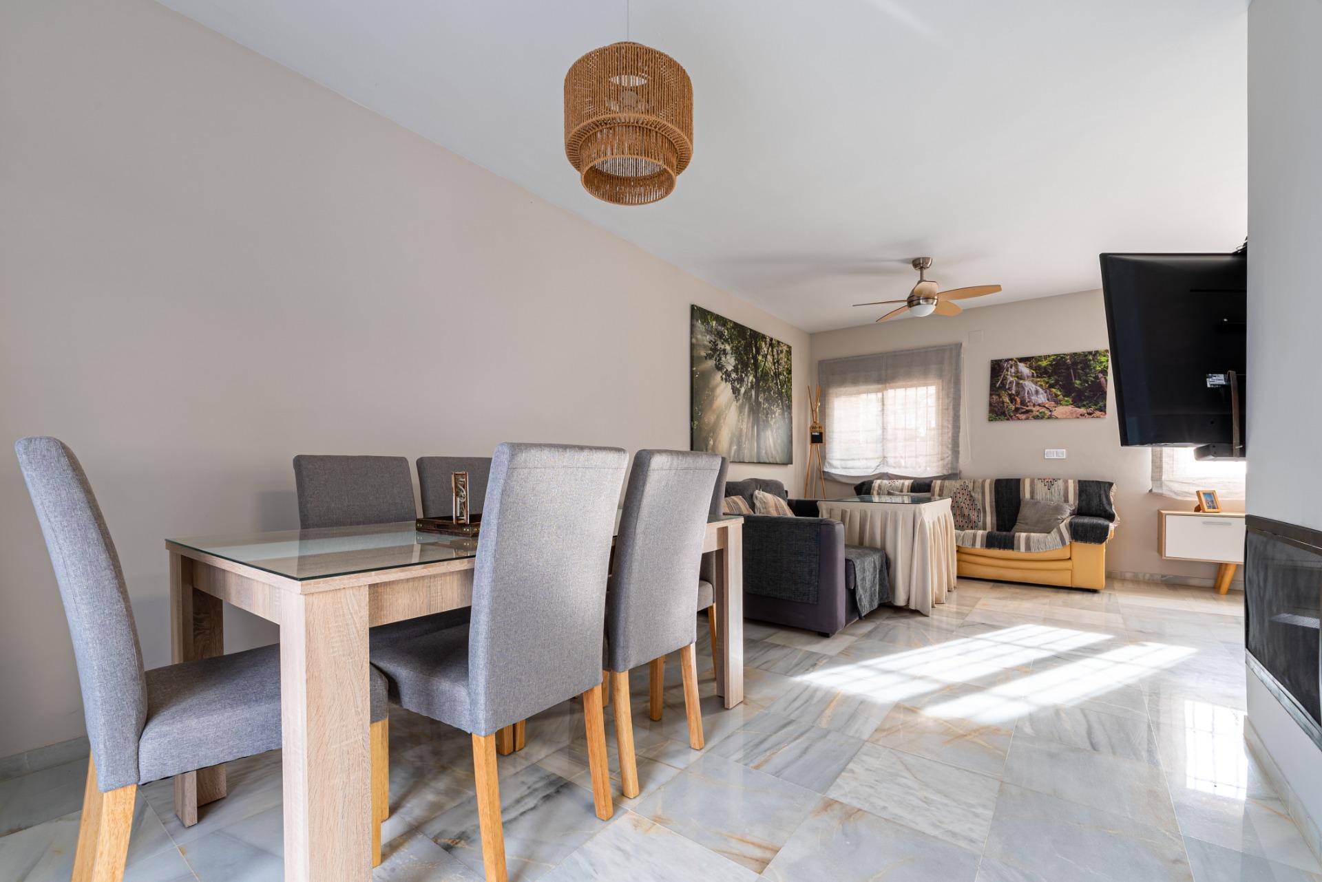 Adosado Tríplex de 4 dormitorios, 3 baños de 260 m2!!!