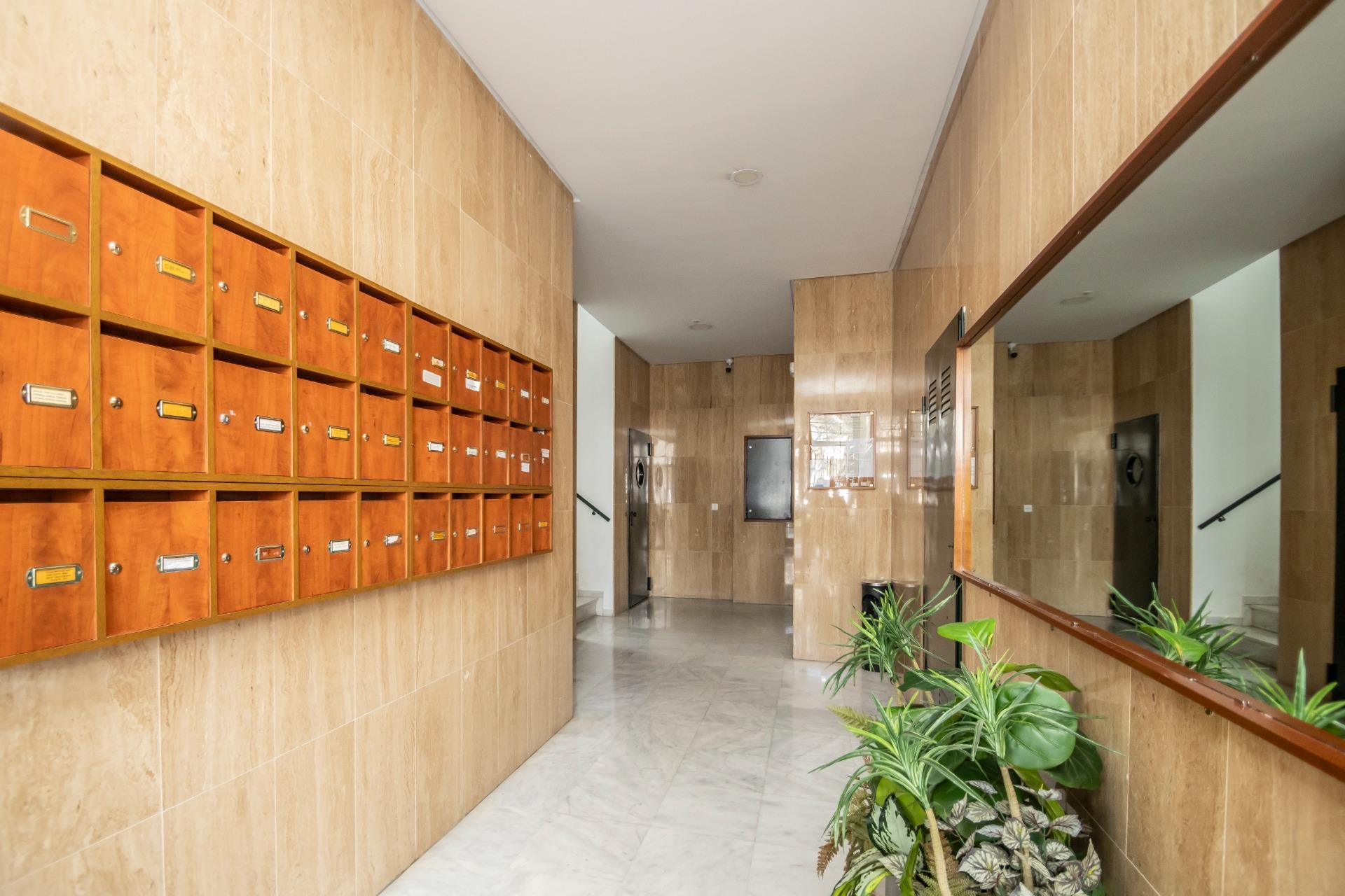 PISO EN EDIFICIO LA ROSALEDA CON MAGNIFICA ORIENTACION