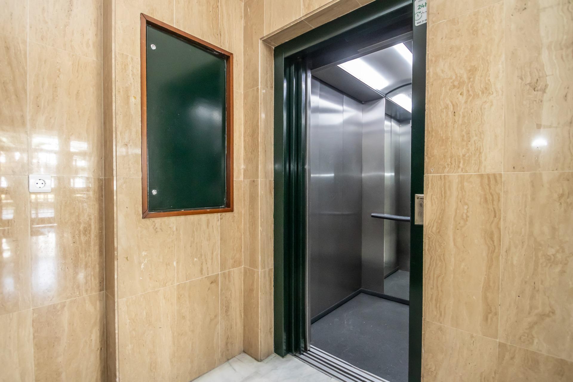 PISO EN EDIFICIO LA ROSALEDA CON MAGNIFICA ORIENTACION