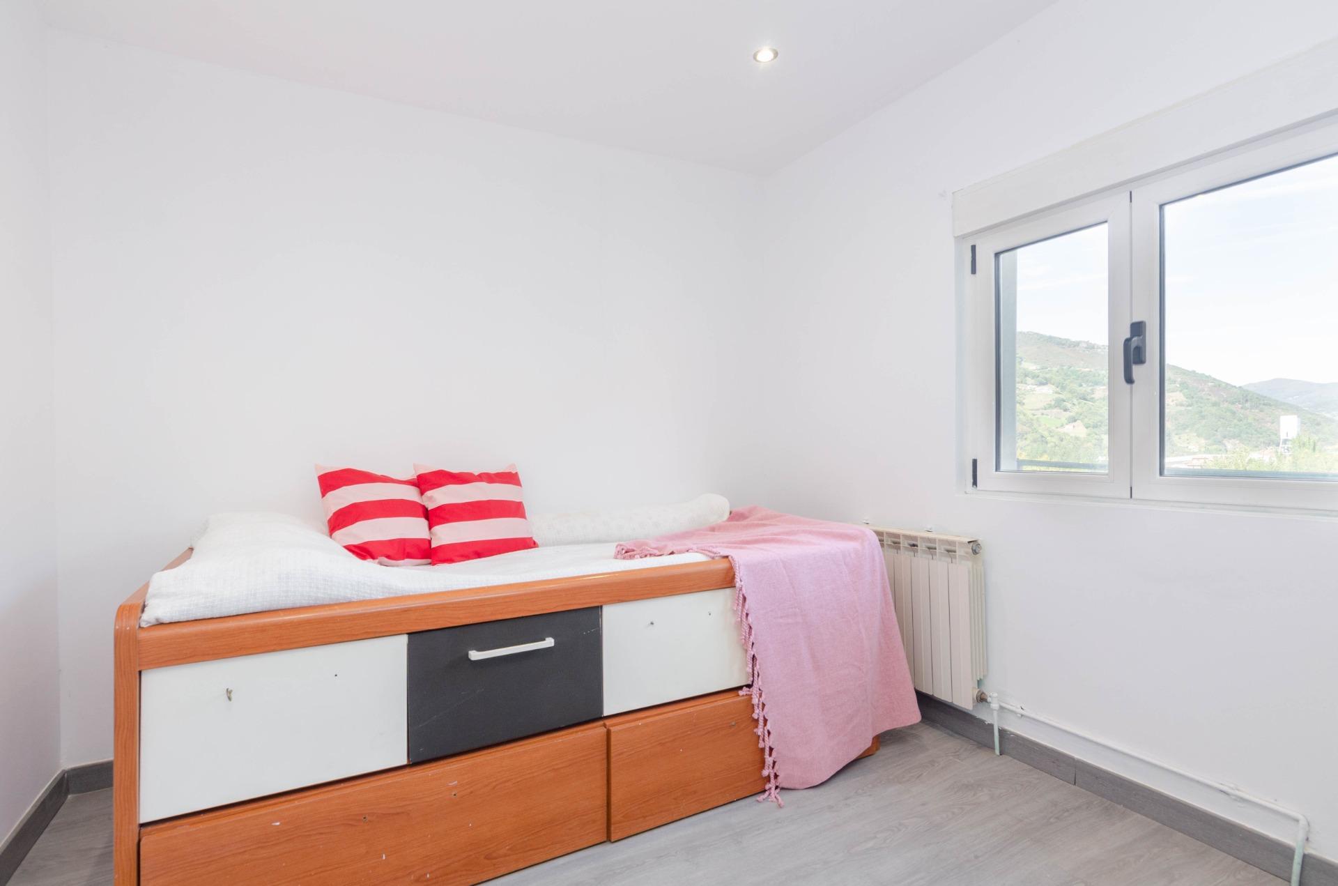 CASA COMPLETAMENTE REFORMADA EN VILLANUEVA, ALLER