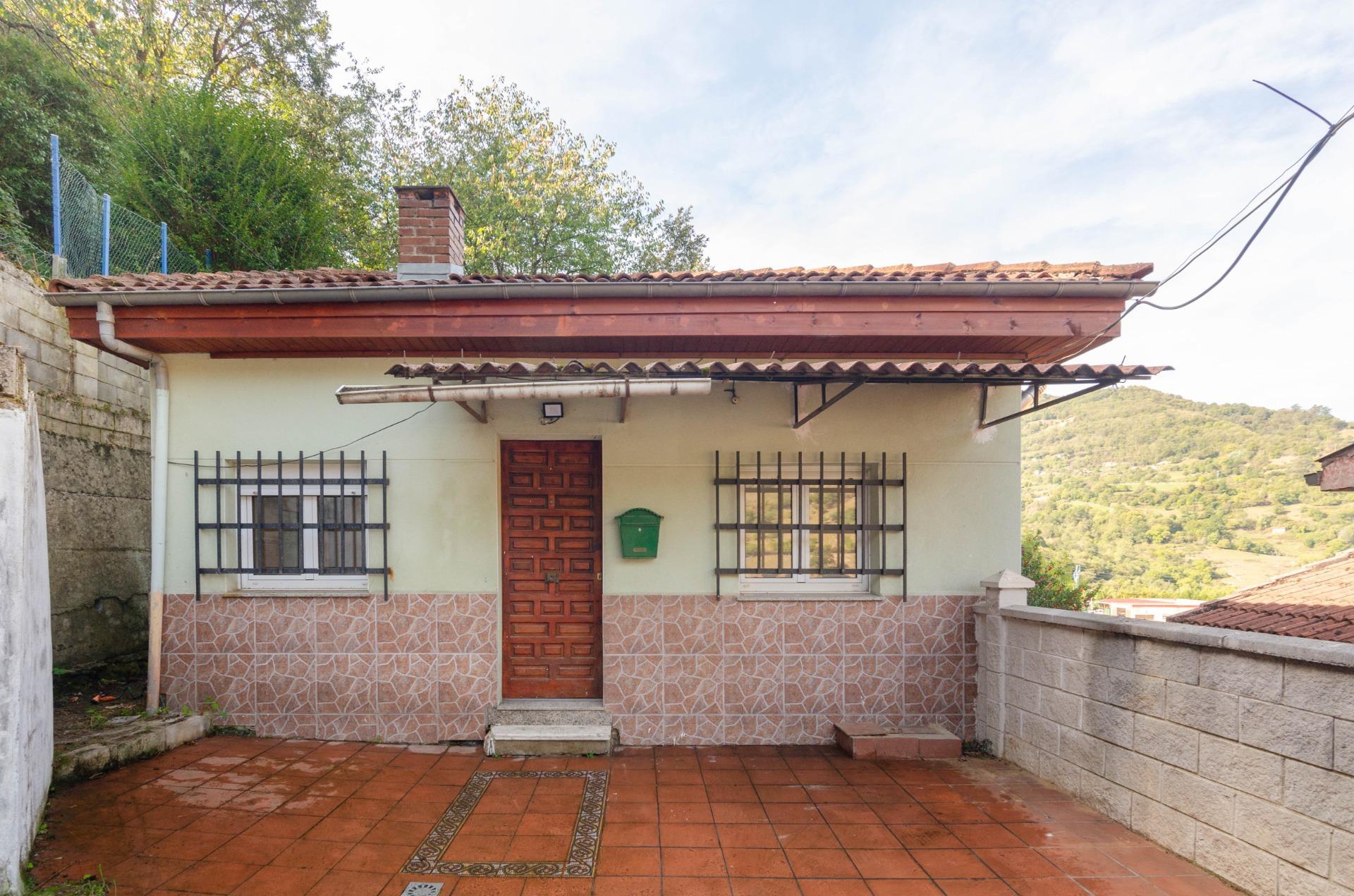 CASA COMPLETAMENTE REFORMADA EN VILLANUEVA, ALLER