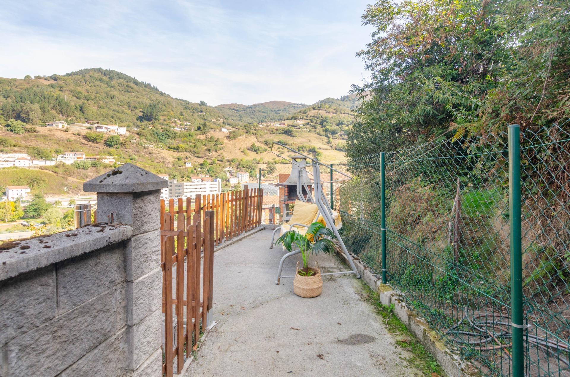 CASA COMPLETAMENTE REFORMADA EN VILLANUEVA, ALLER