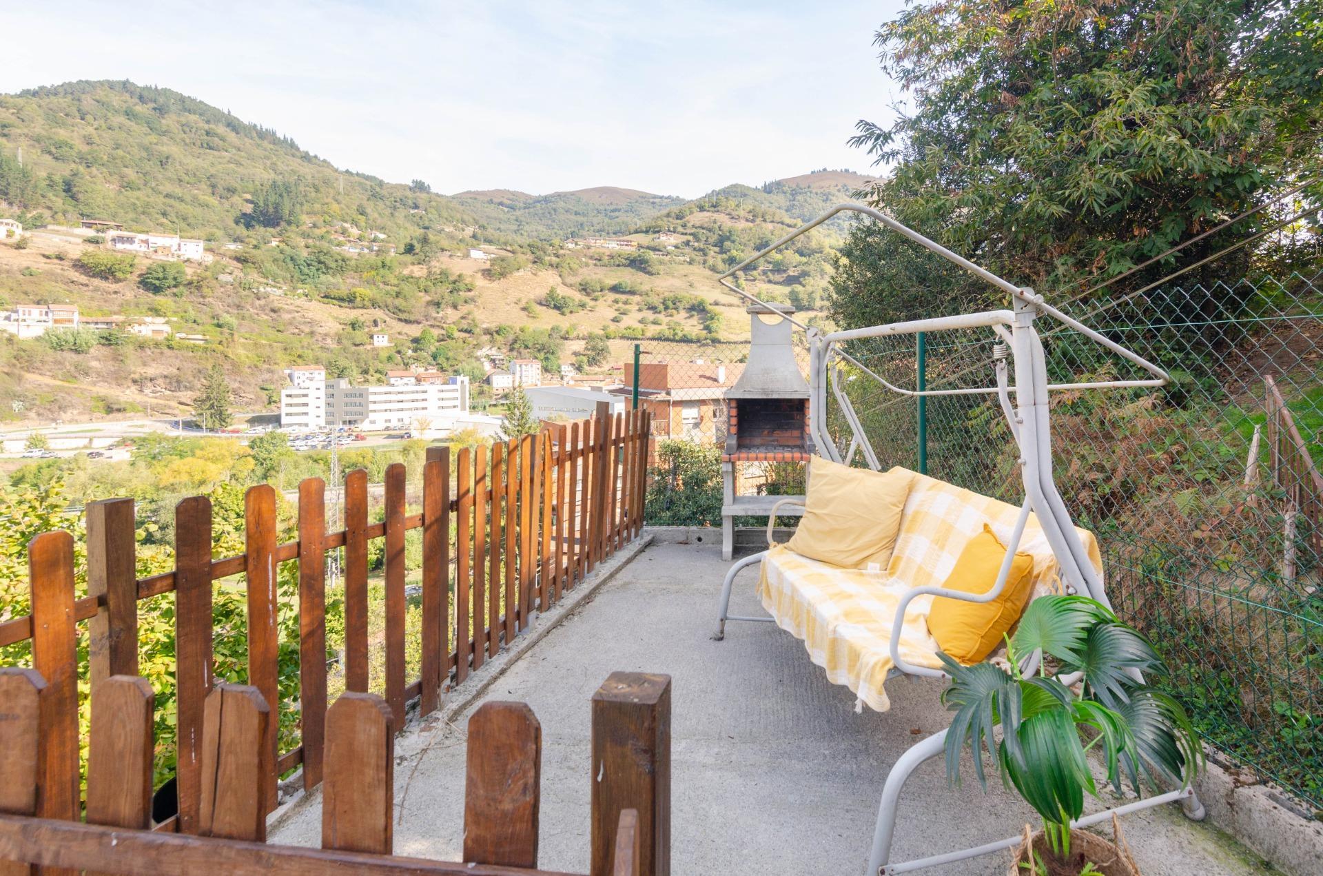 CASA COMPLETAMENTE REFORMADA EN VILLANUEVA, ALLER