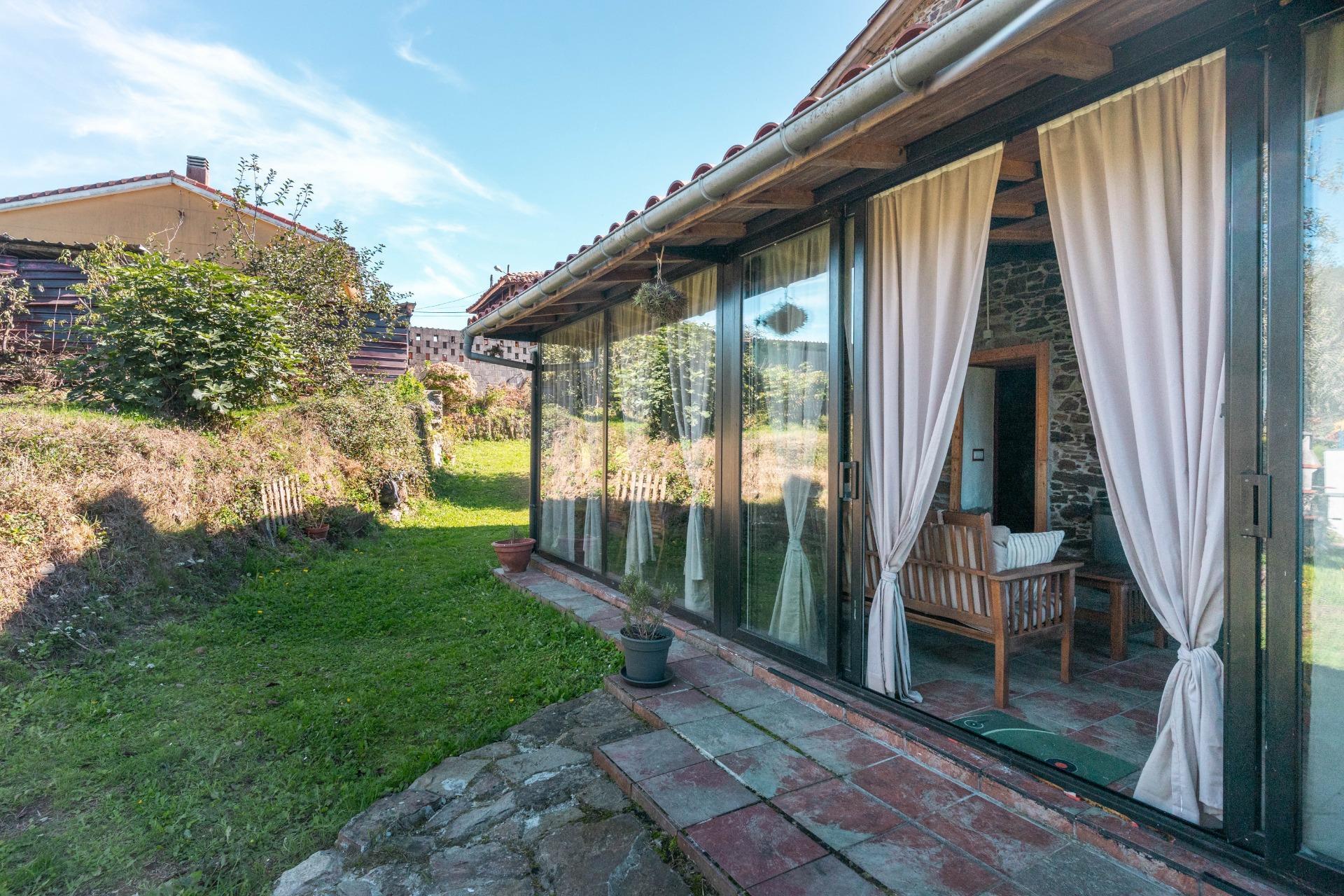 Encanto rural con alma asturiana ? Casa de piedra con vistas de ensueño en Loro (Pravia)