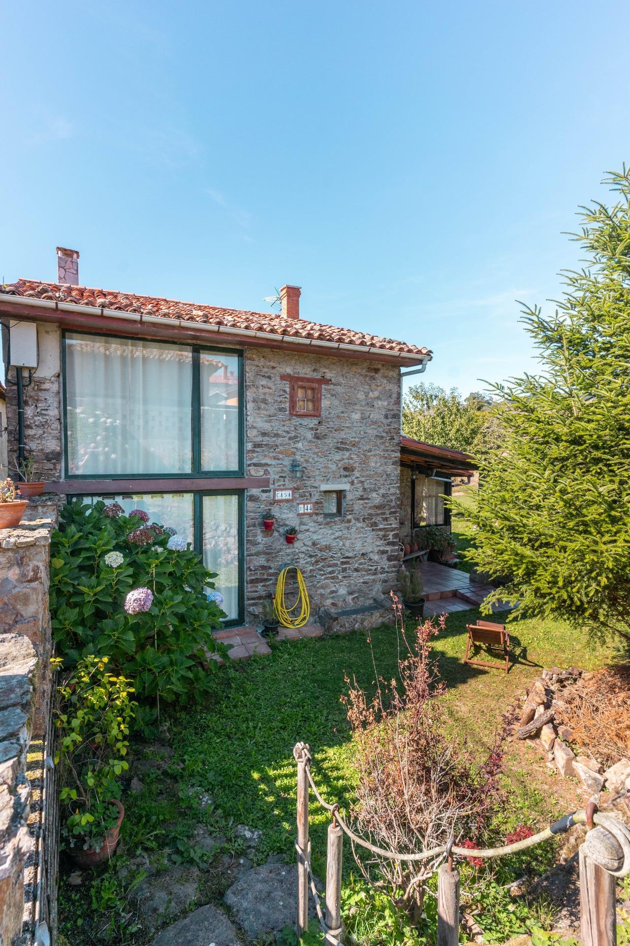 Encanto rural con alma asturiana ? Casa de piedra con vistas de ensueño en Loro (Pravia)