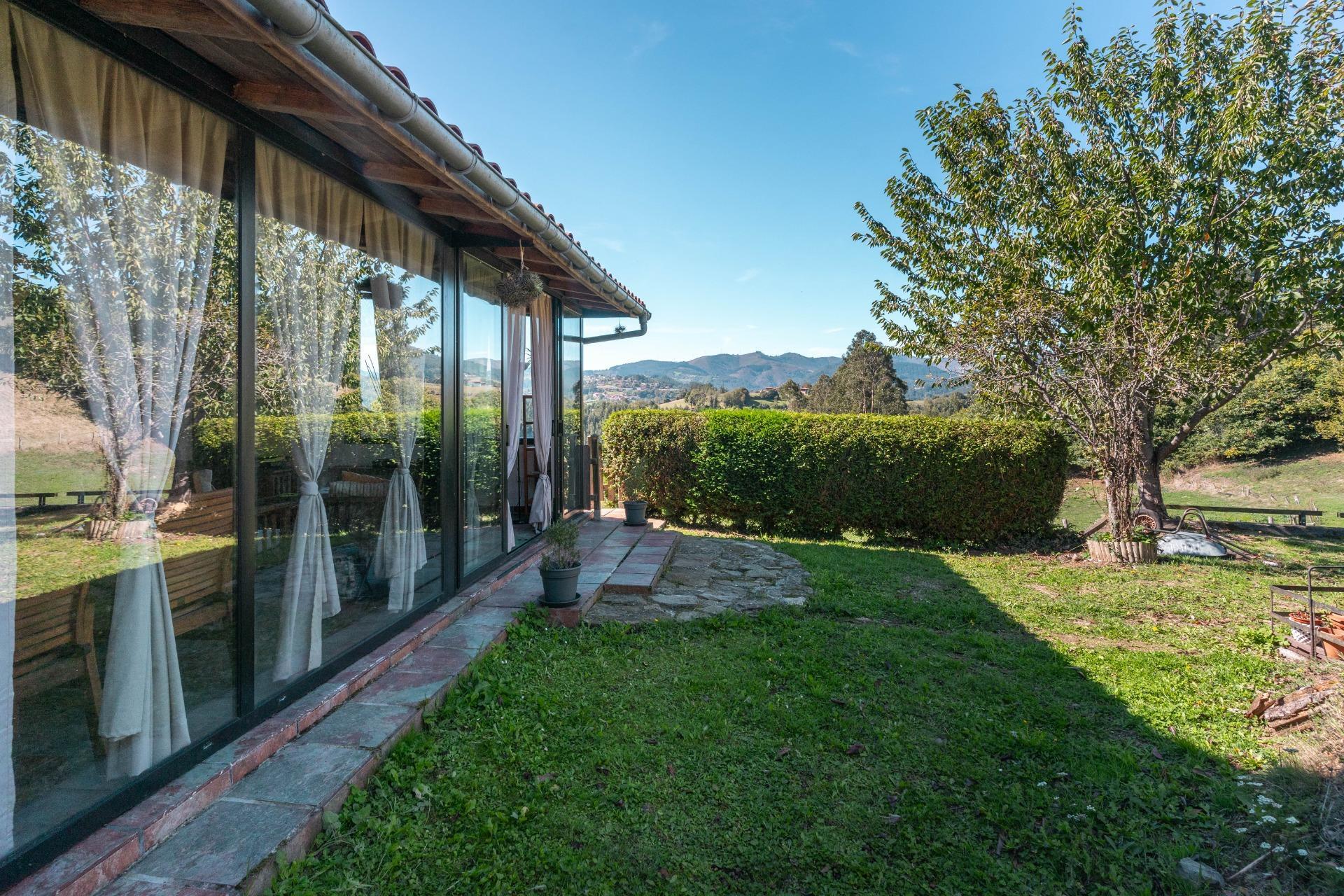 Encanto rural con alma asturiana ? Casa de piedra con vistas de ensueño en Loro (Pravia)