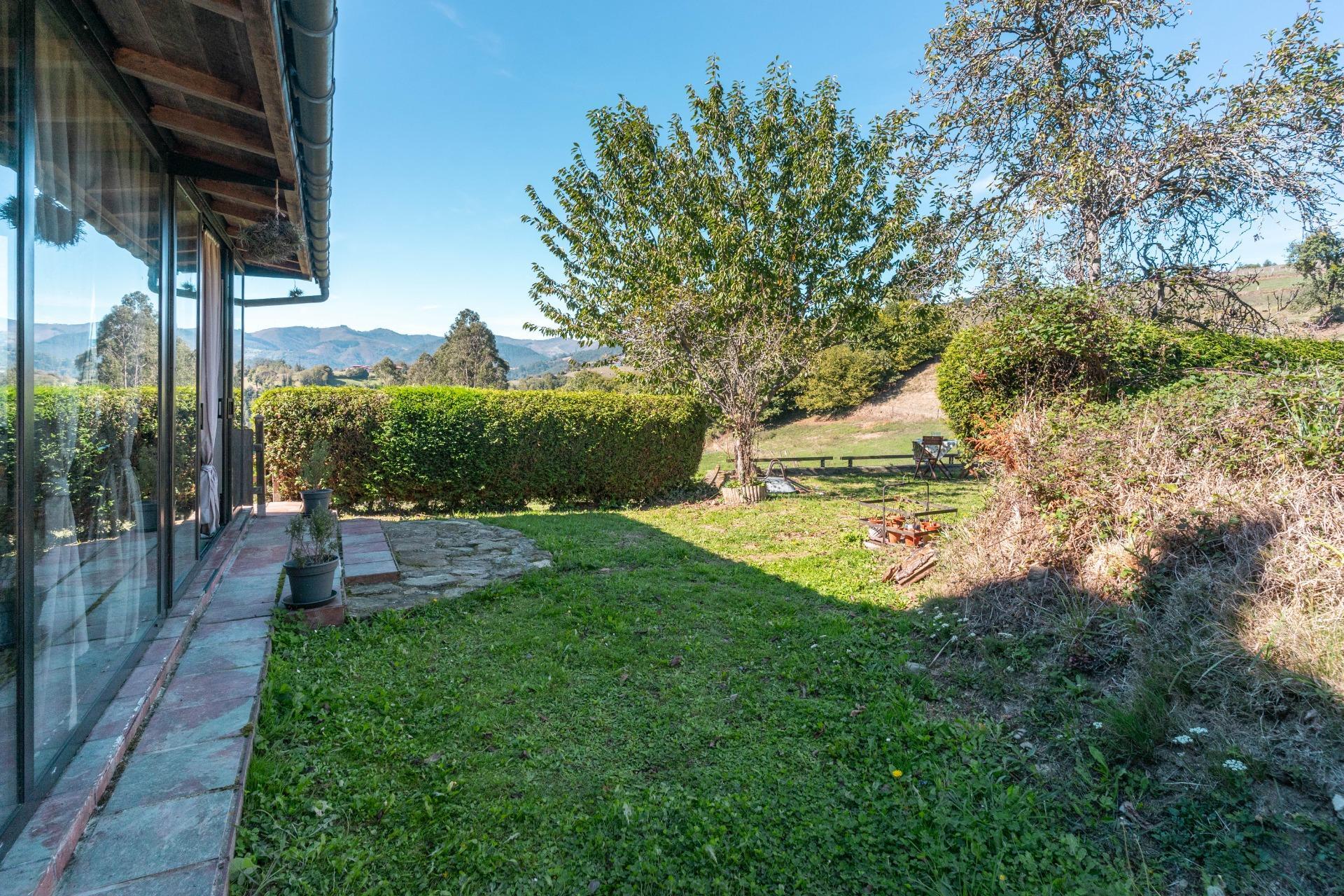 Encanto rural con alma asturiana ? Casa de piedra con vistas de ensueño en Loro (Pravia)