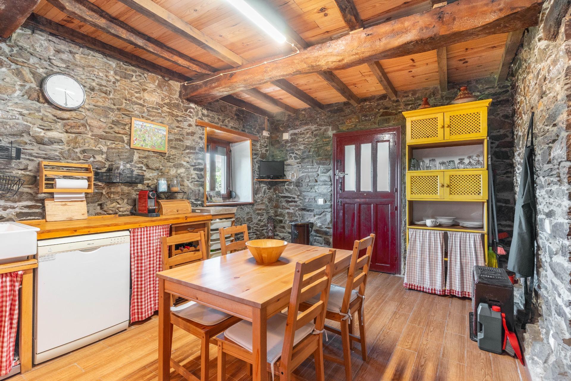 Encanto rural con alma asturiana ? Casa de piedra con vistas de ensueño en Loro (Pravia)