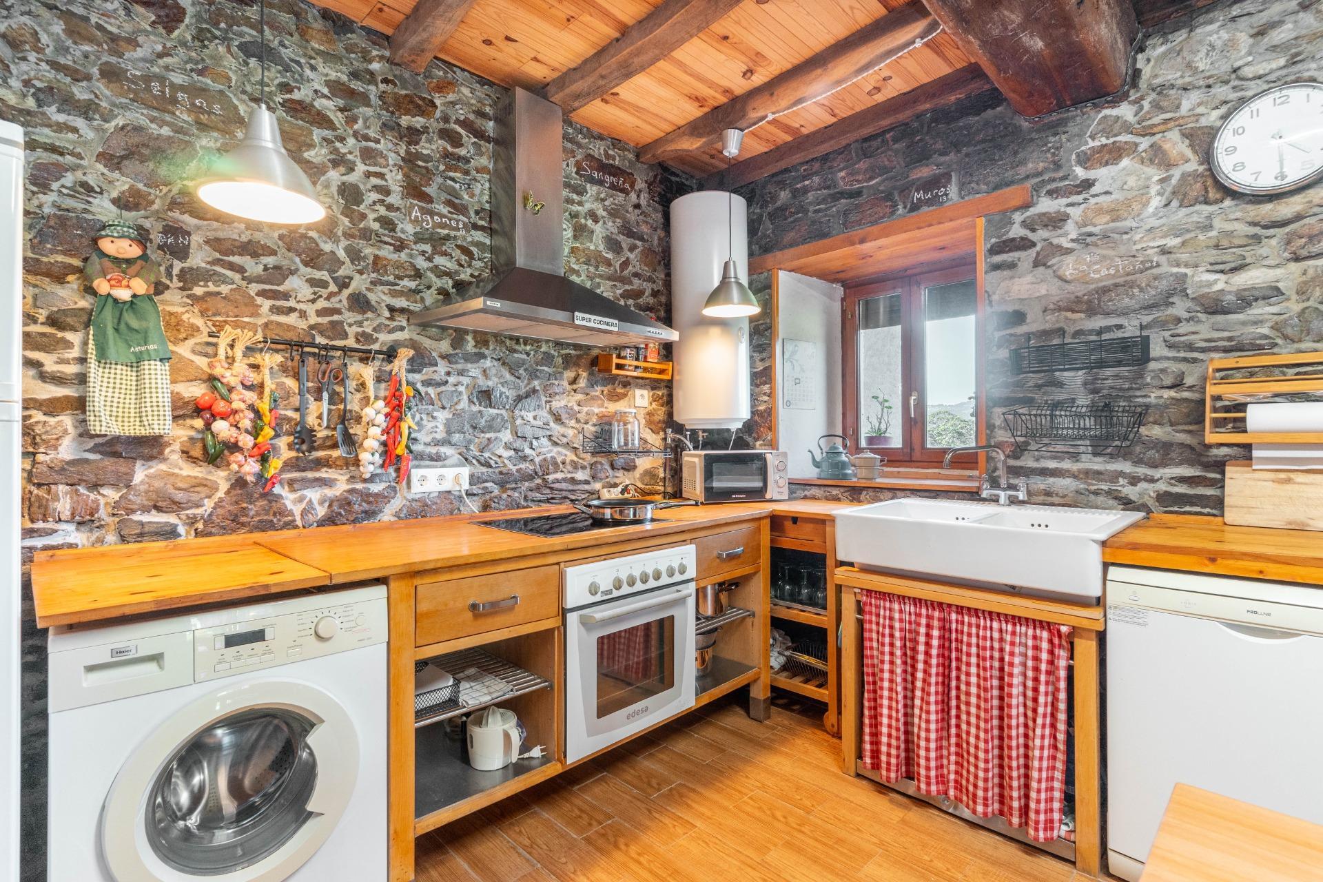 Encanto rural con alma asturiana ? Casa de piedra con vistas de ensueño en Loro (Pravia)