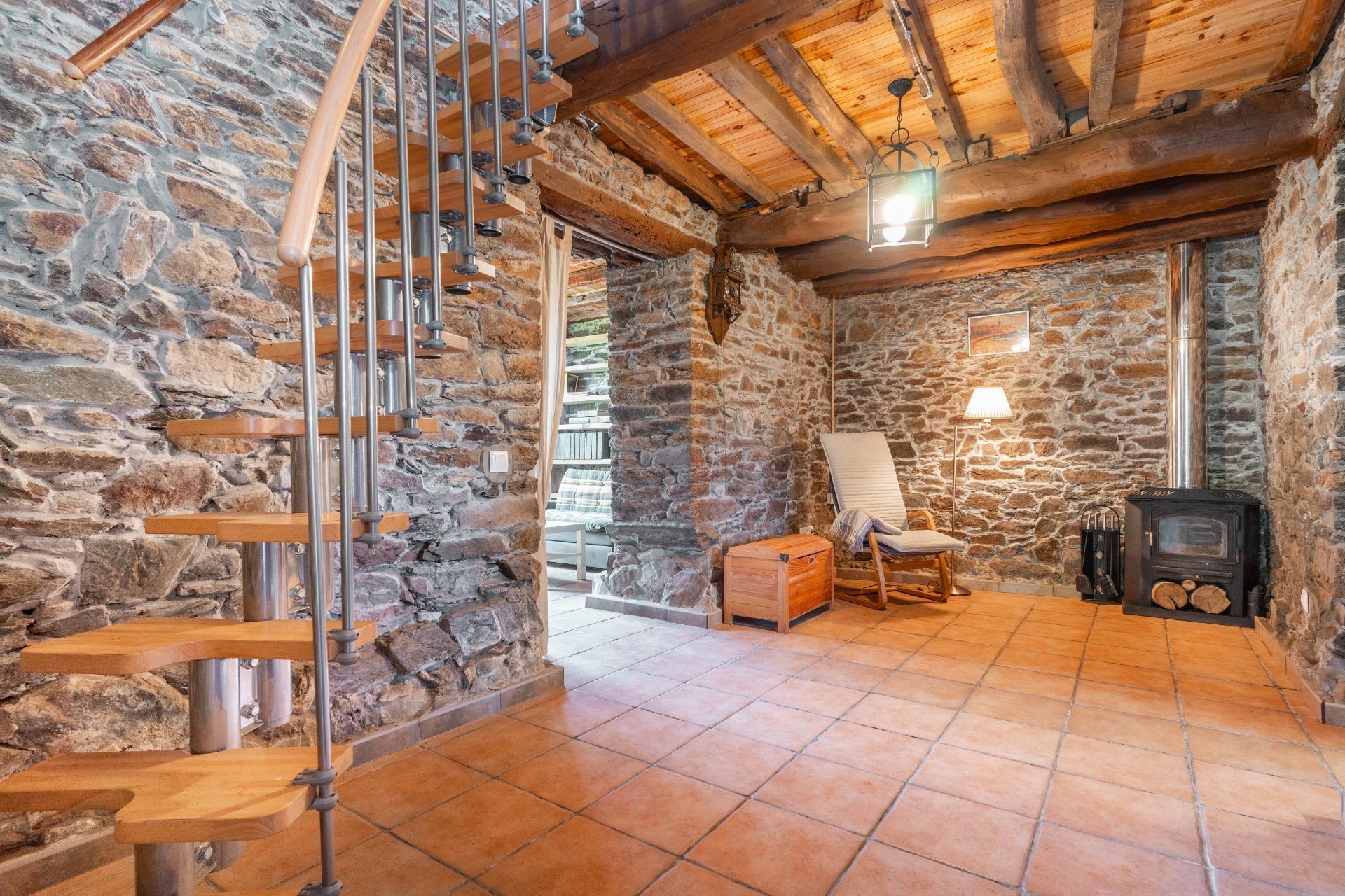 Encanto rural con alma asturiana ? Casa de piedra con vistas de ensueño en Loro (Pravia)