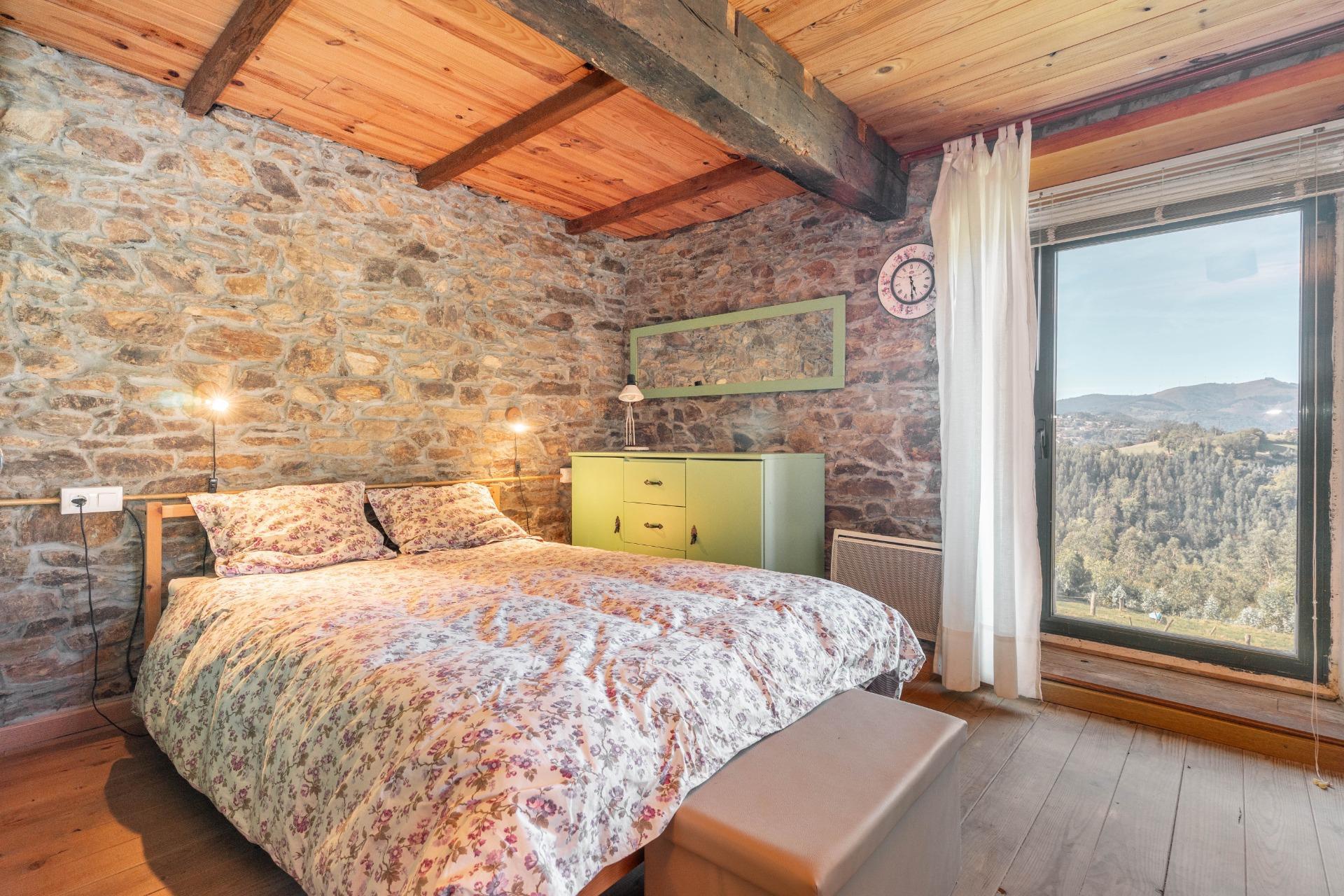 Encanto rural con alma asturiana ? Casa de piedra con vistas de ensueño en Loro (Pravia)