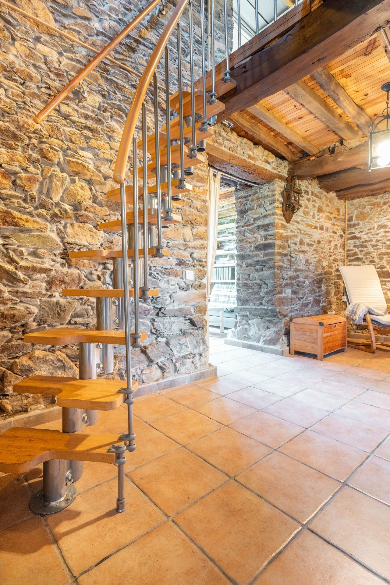 Encanto rural con alma asturiana ? Casa de piedra con vistas de ensueño en Loro (Pravia)