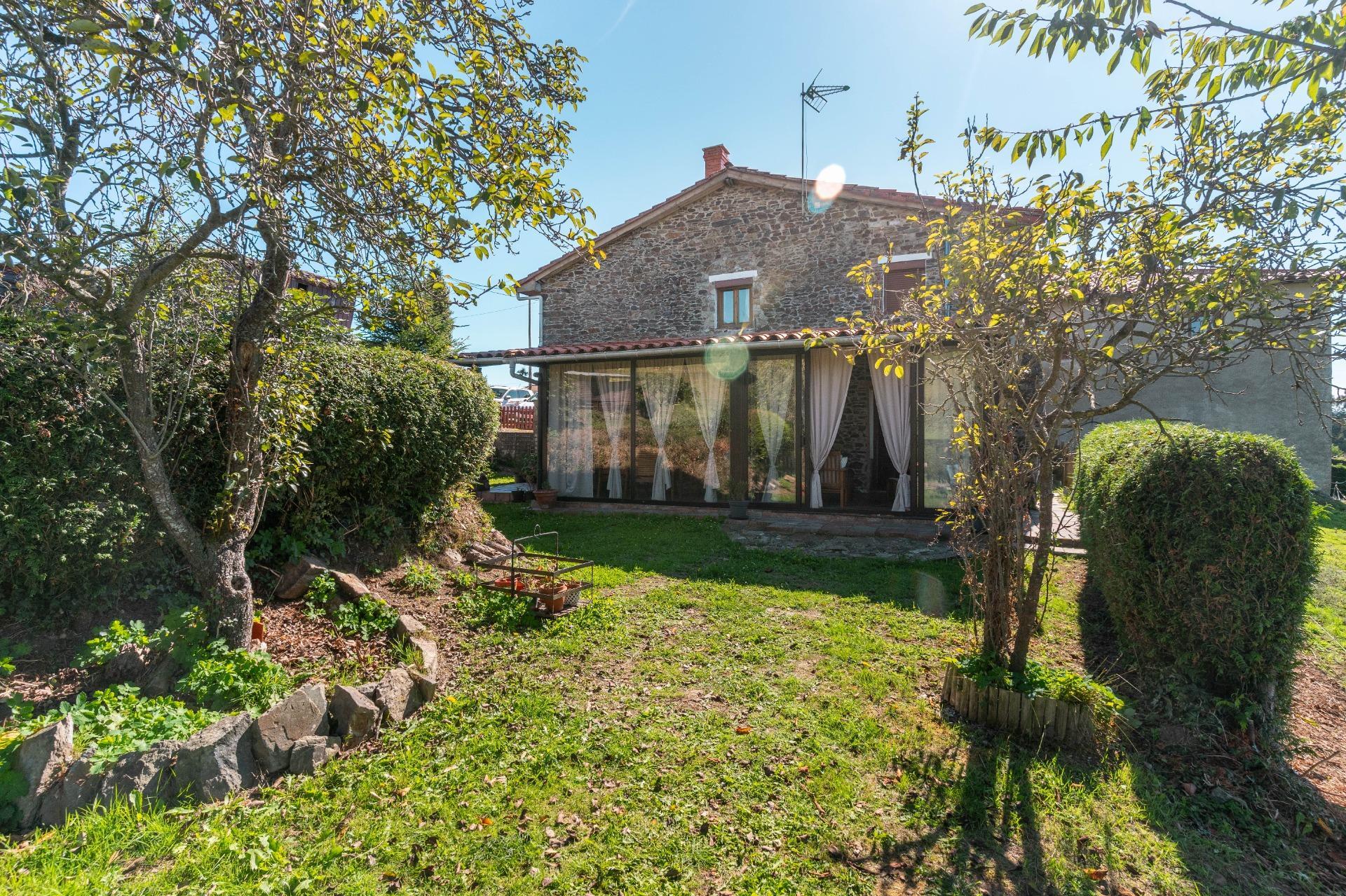 Encanto rural con alma asturiana ? Casa de piedra con vistas de ensueño en Loro (Pravia)