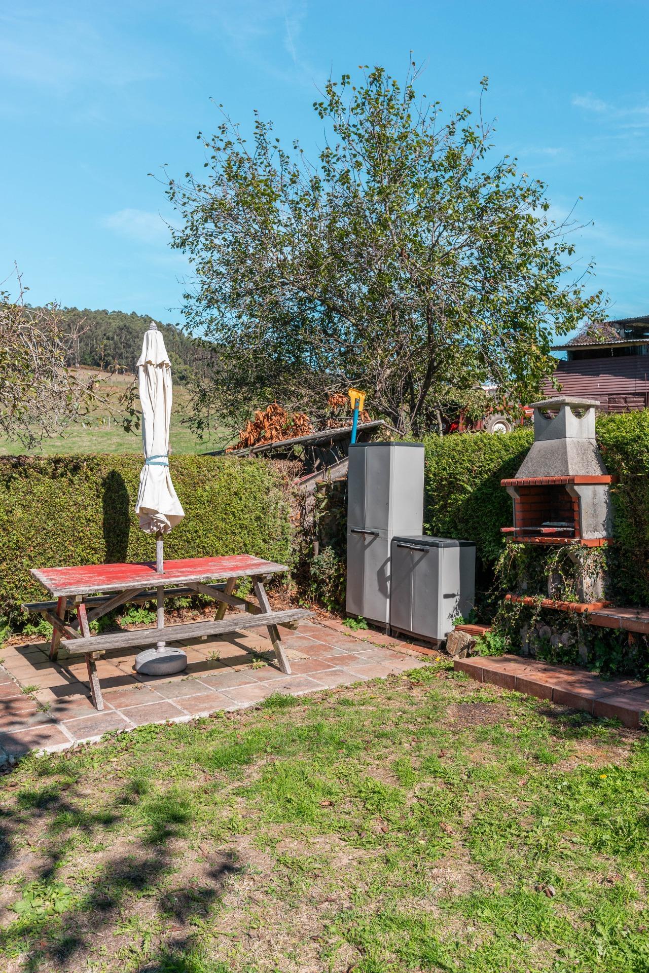 Encanto rural con alma asturiana ? Casa de piedra con vistas de ensueño en Loro (Pravia)