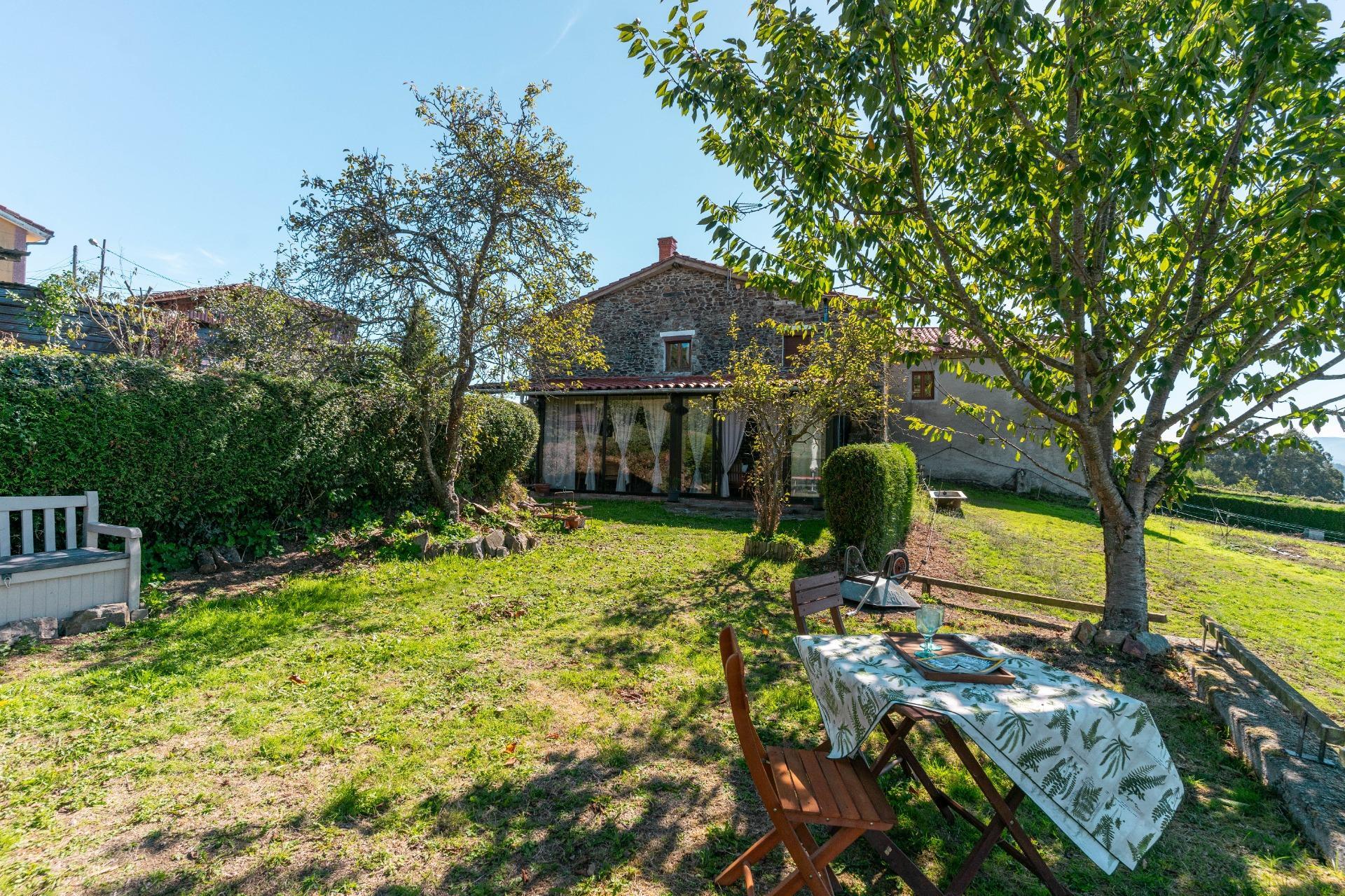 Encanto rural con alma asturiana ? Casa de piedra con vistas de ensueño en Loro (Pravia)