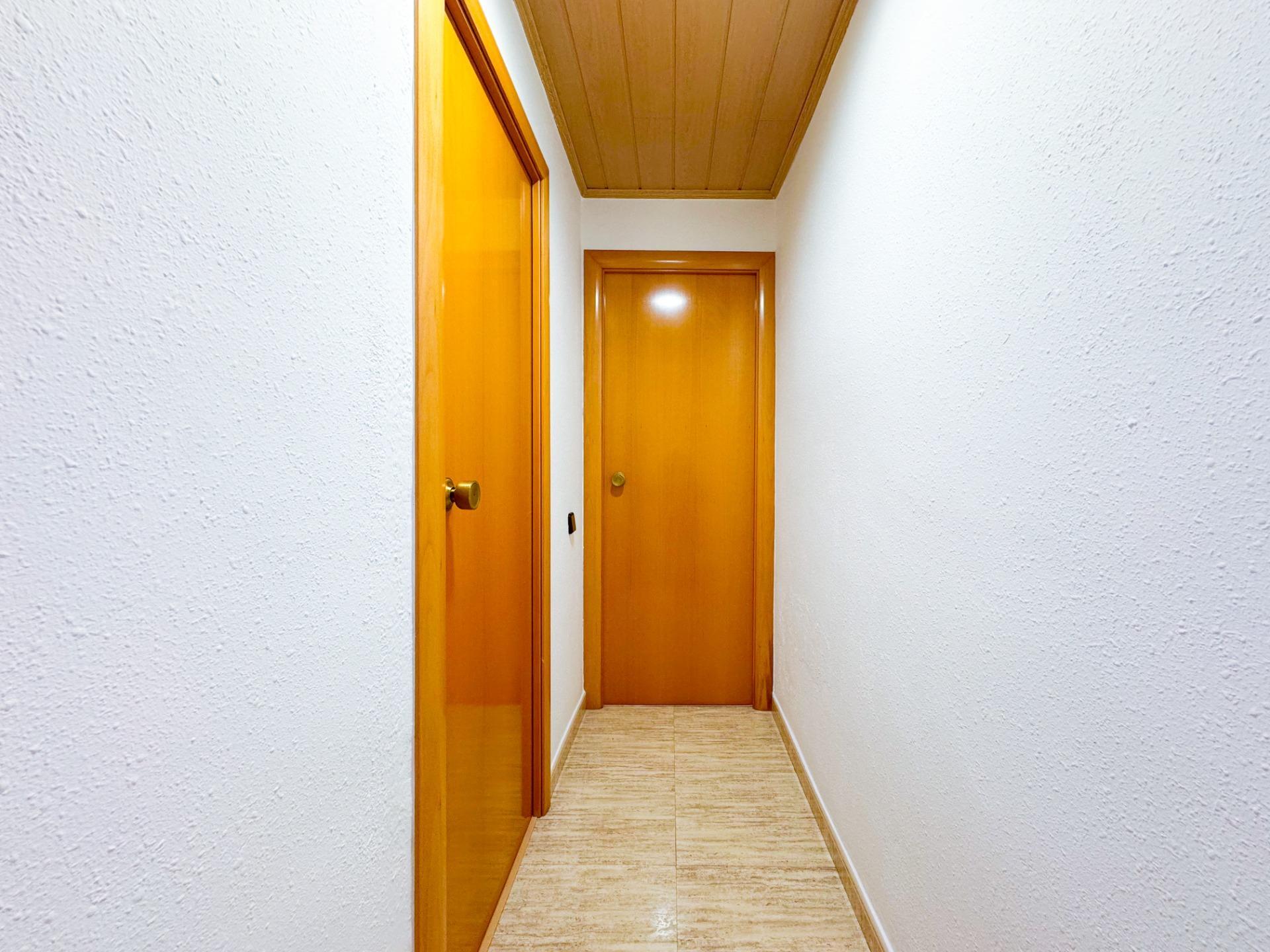 Ático con terraza climatizada, chimenea y ascensor en zona peatonal de Viladecans
