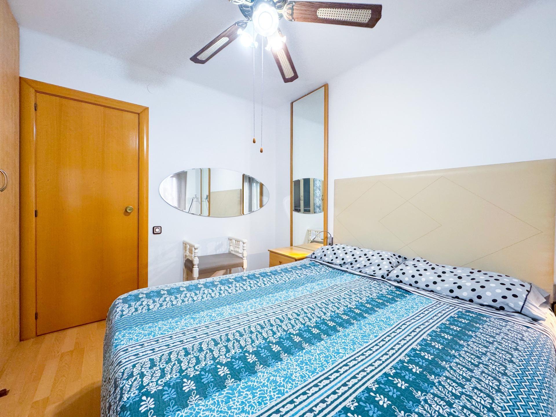 Ático con terraza climatizada, chimenea y ascensor en zona peatonal de Viladecans