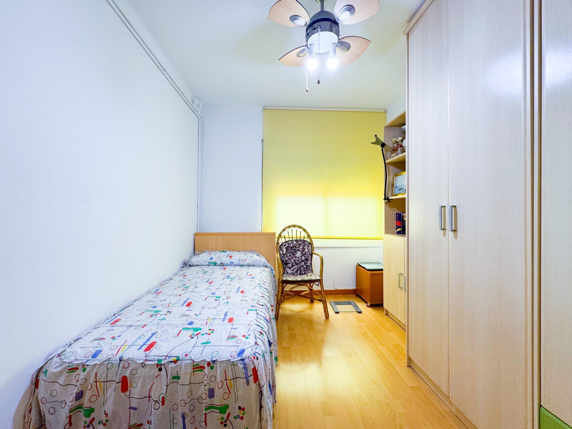 Ático con terraza climatizada, chimenea y ascensor en zona peatonal de Viladecans