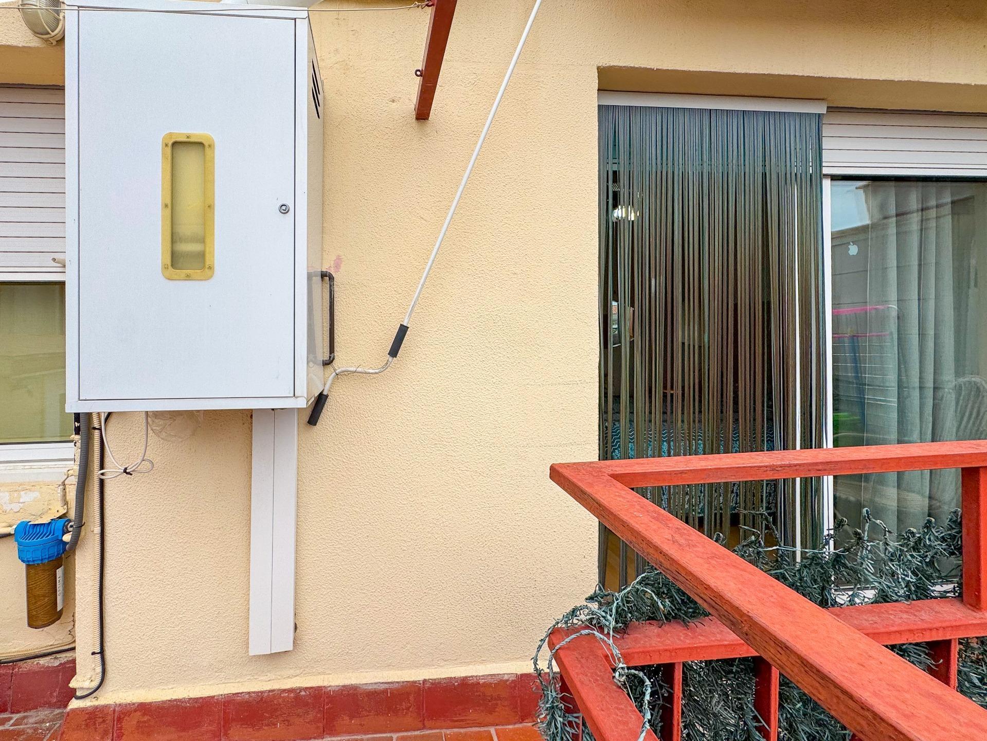 Ático con terraza climatizada, chimenea y ascensor en zona peatonal de Viladecans