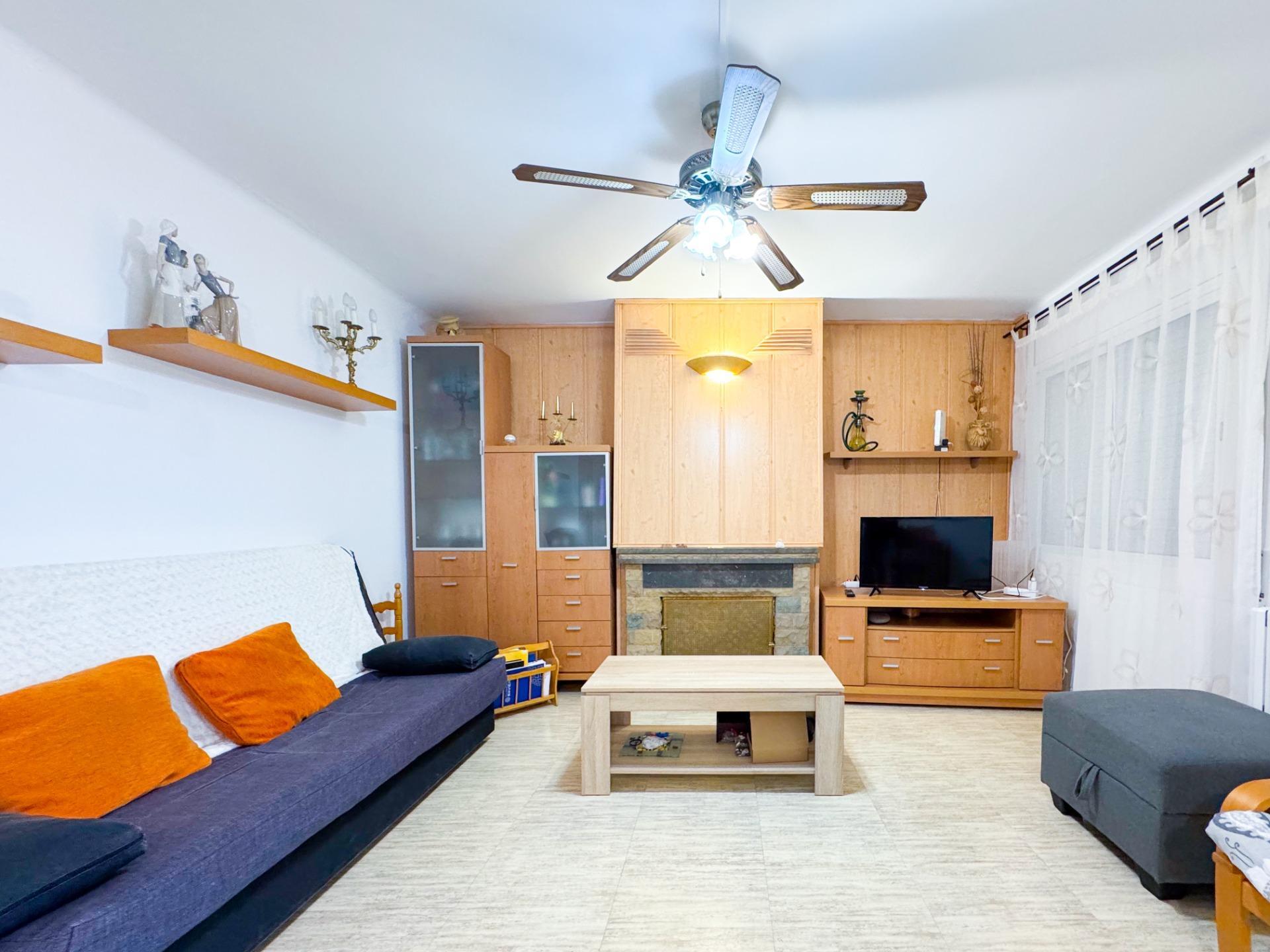 Ático con terraza climatizada, chimenea y ascensor en zona peatonal de Viladecans