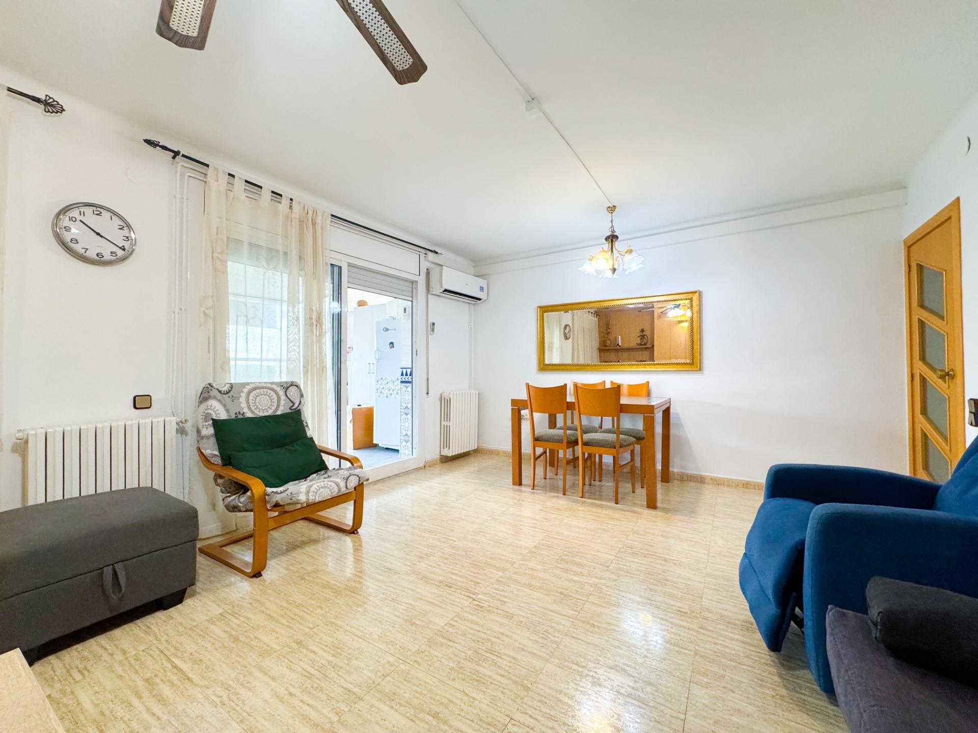Ático con terraza climatizada, chimenea y ascensor en zona peatonal de Viladecans